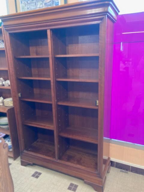 Bookcase with 2 glass doors