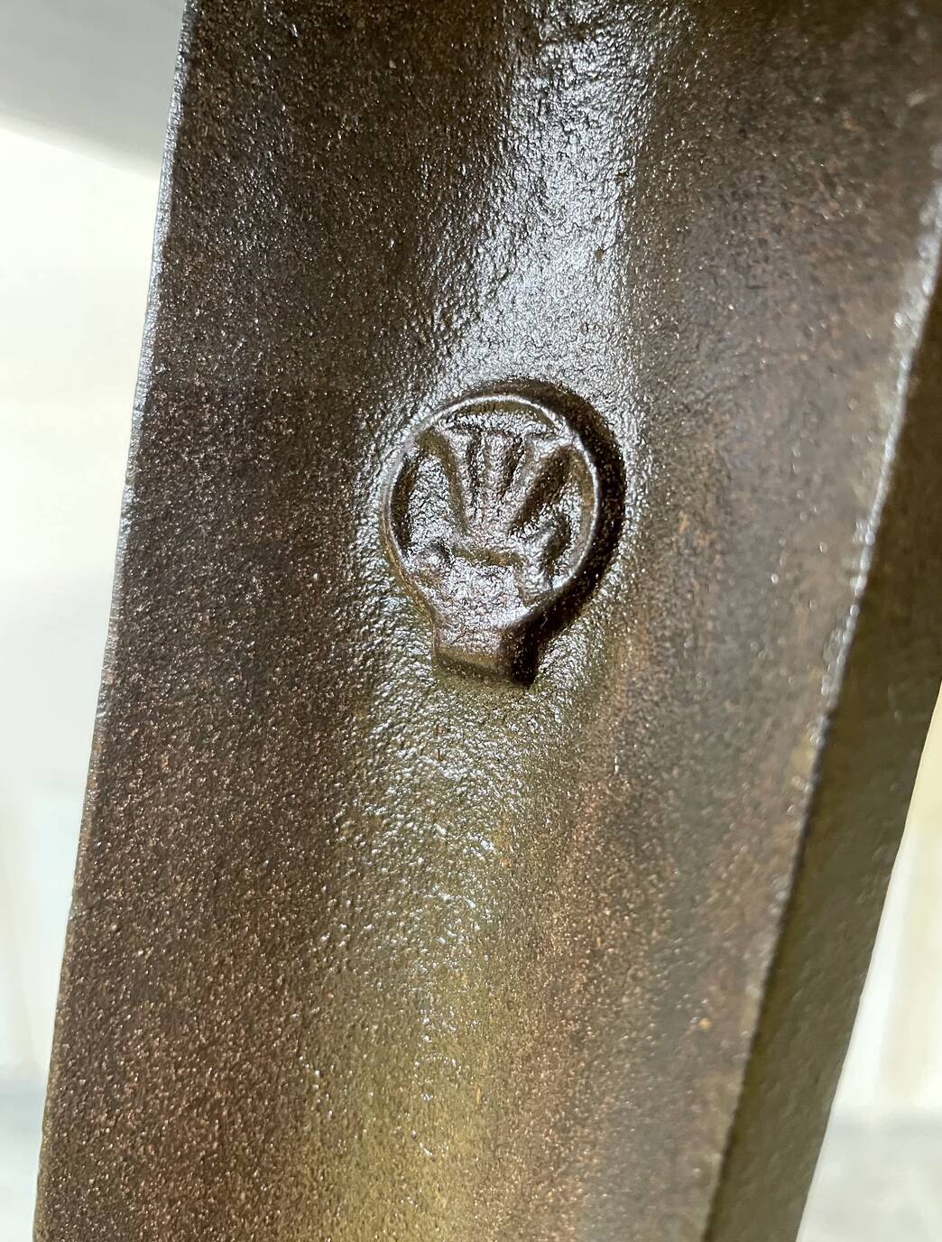 Table de bistrot en fonte Louis Vuitton