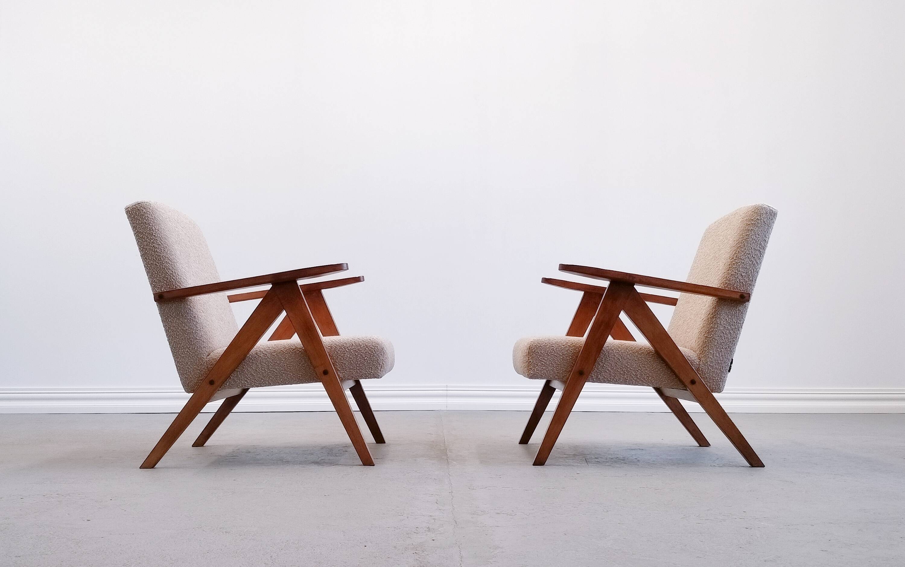 Mid Century Easy Chair Model B - 310 Var in Beige Boucle