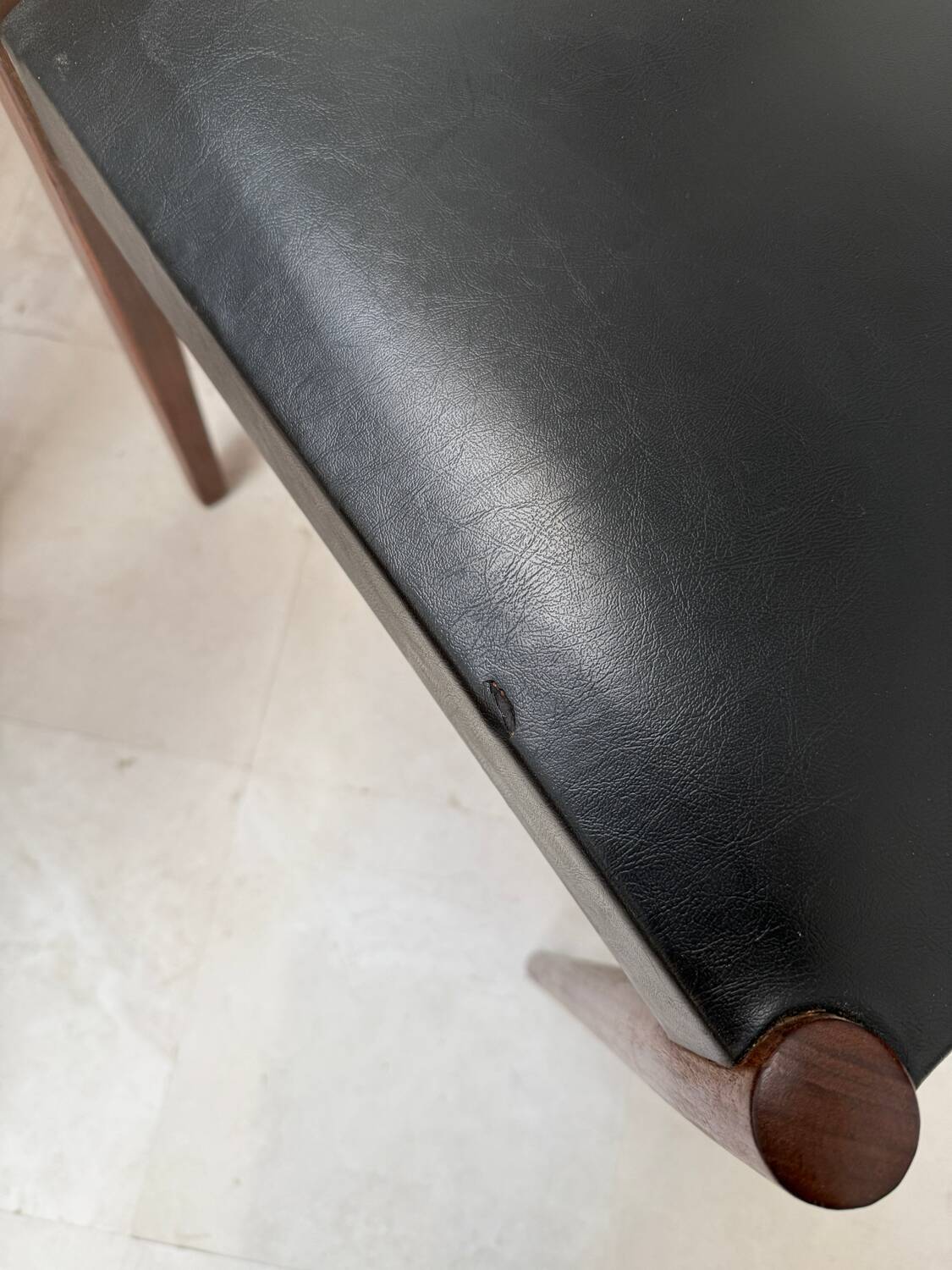 4 chaises scandinaves