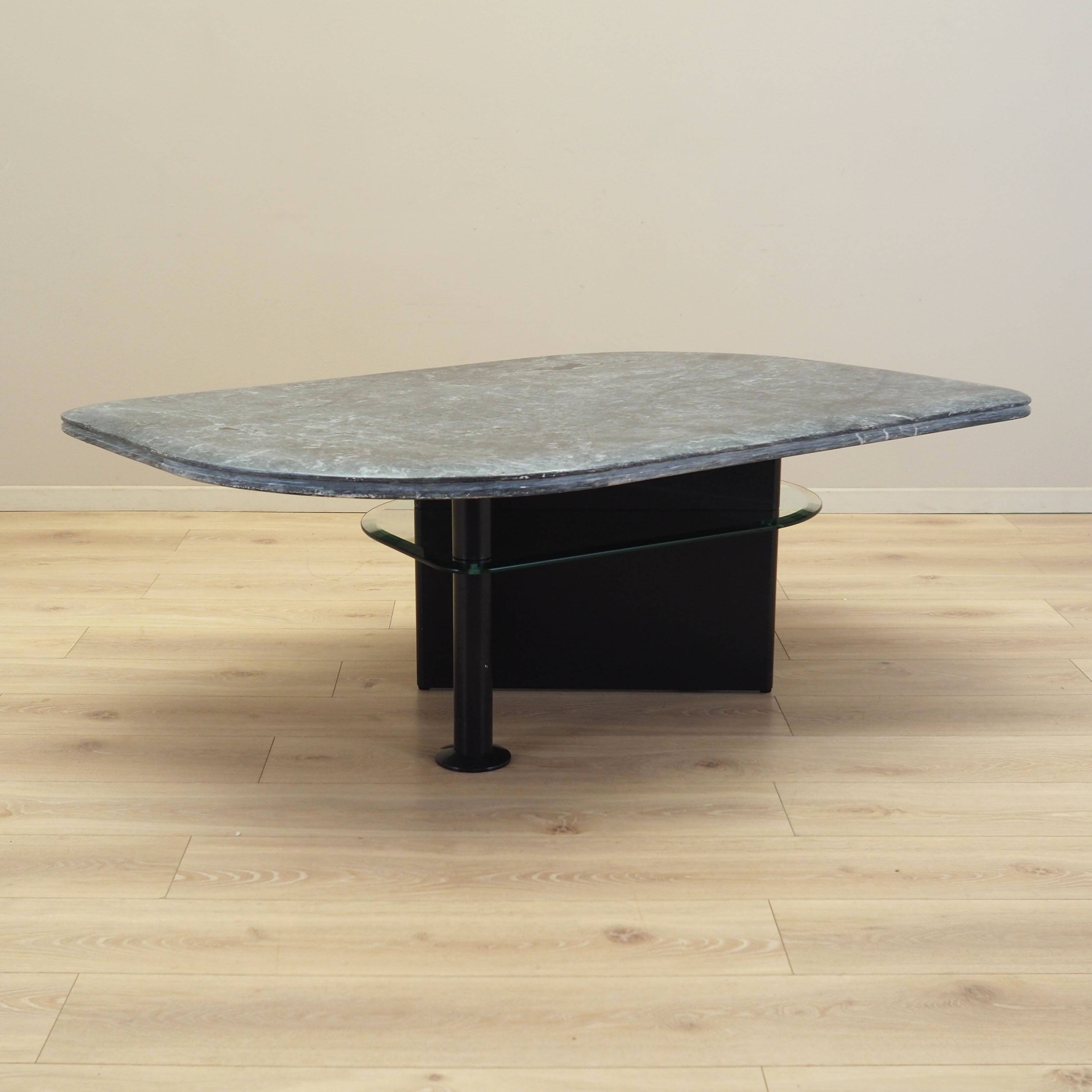Coffee table, Italian design, 1980s, production: Italy