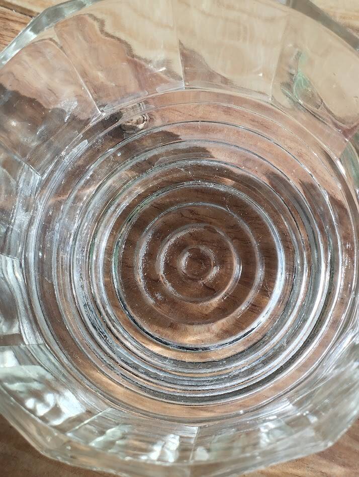 Pale green tinted glass bonbonnière – Delicate vintage shade