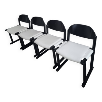 brutaliste volé avec bijhordende eettafel