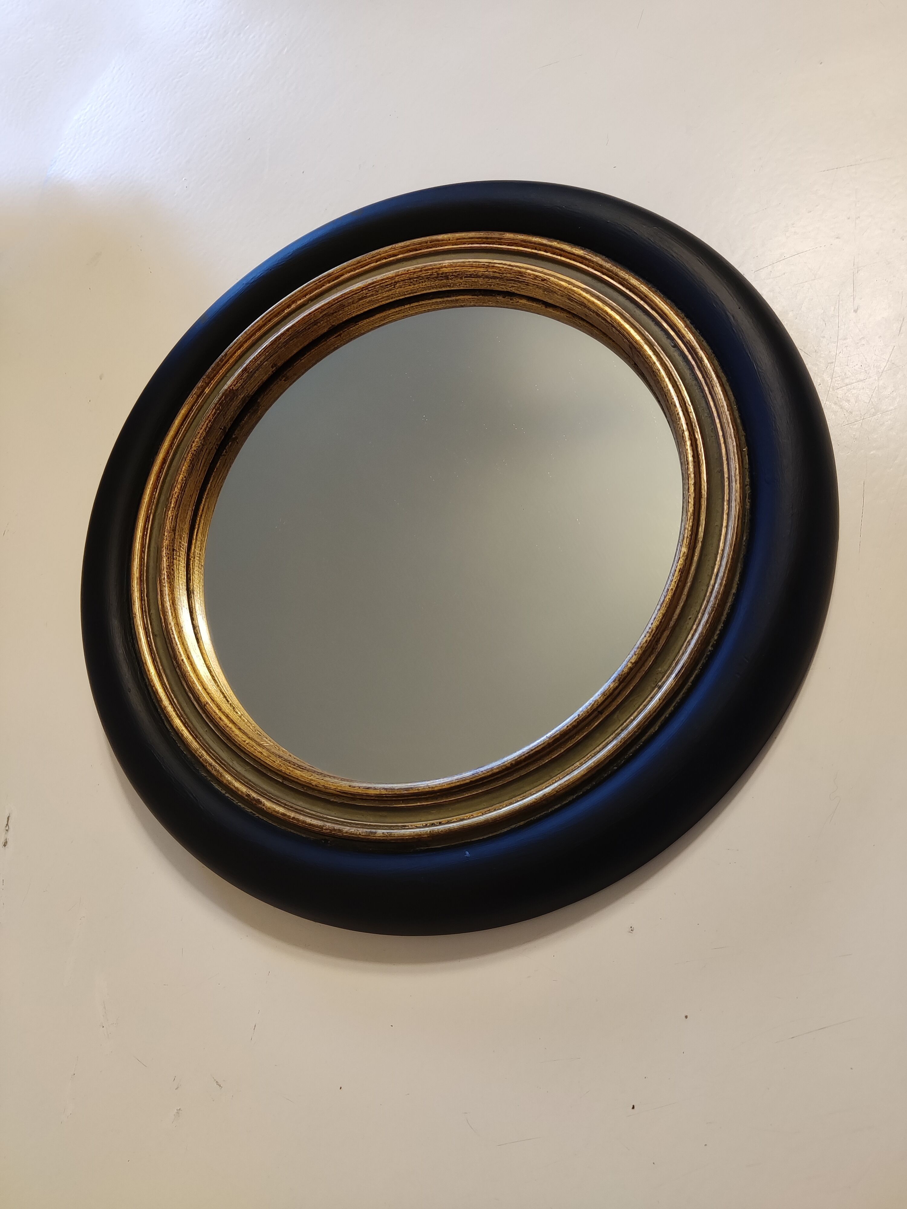 Round wall mirror
