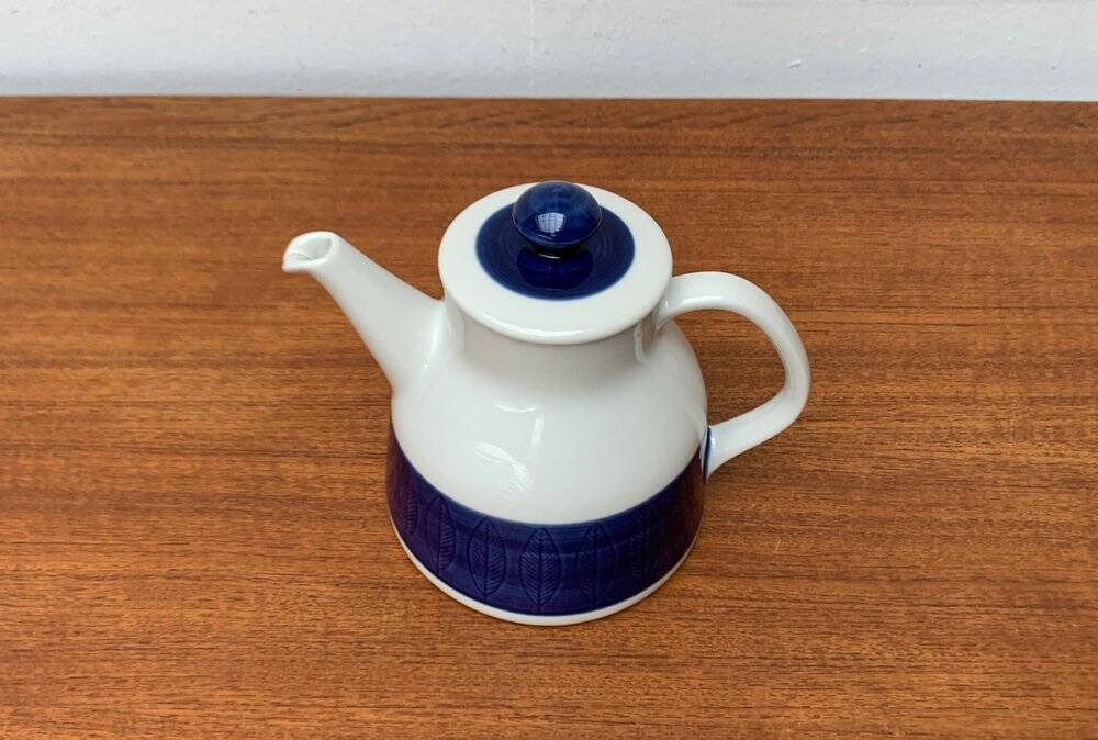 Coffee pot from the Koka Bleu series, Blau, Bla Swedish mid-century by Hertha Bengtson for Rörstrand, 1950s.