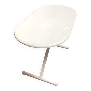 Beautiful table with two height positions, high and low.