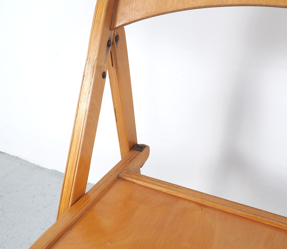 4 chaises pliantes vintage en bois d’OTK, années 1950