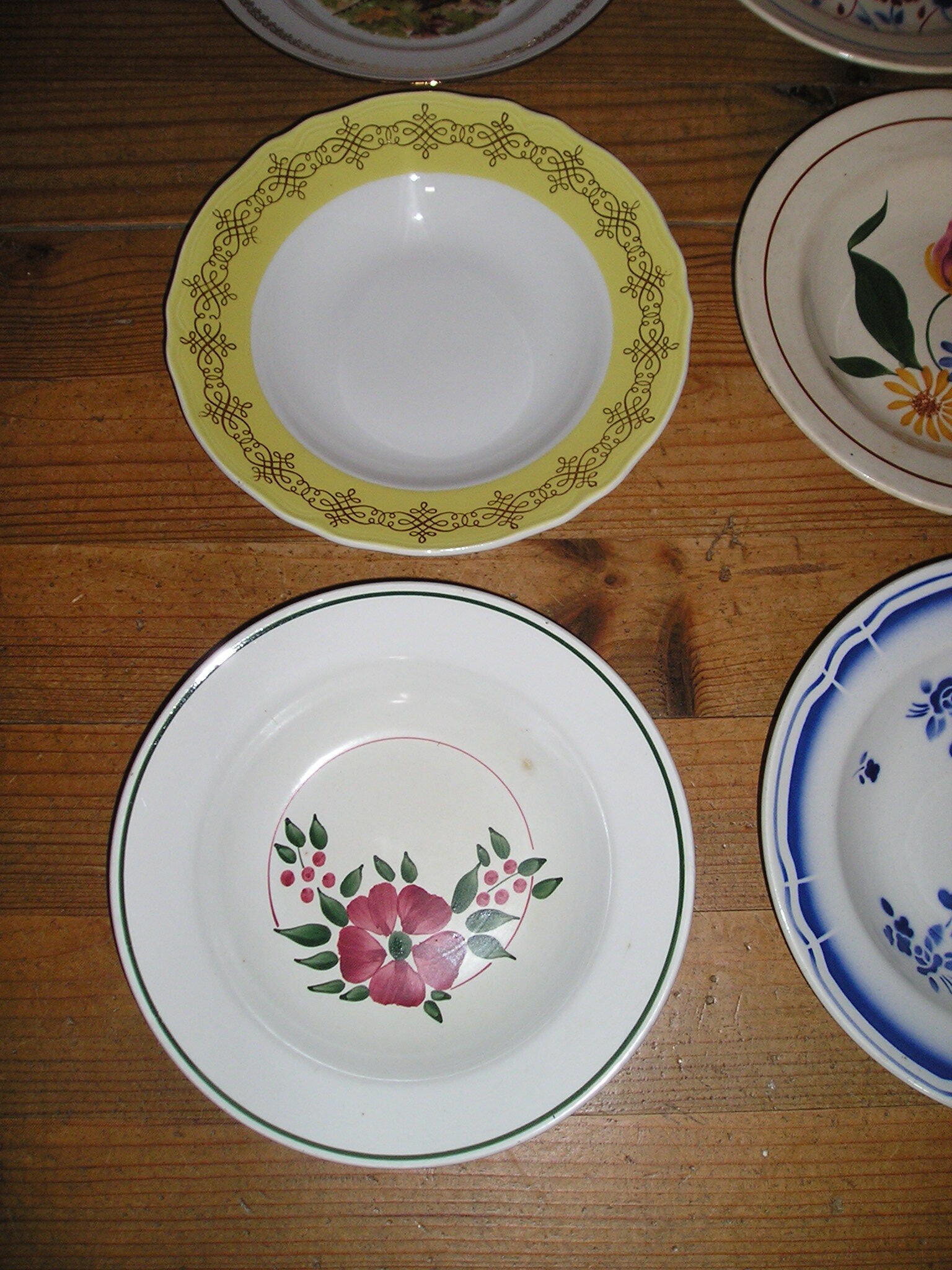 Set of 12 different hollow plates