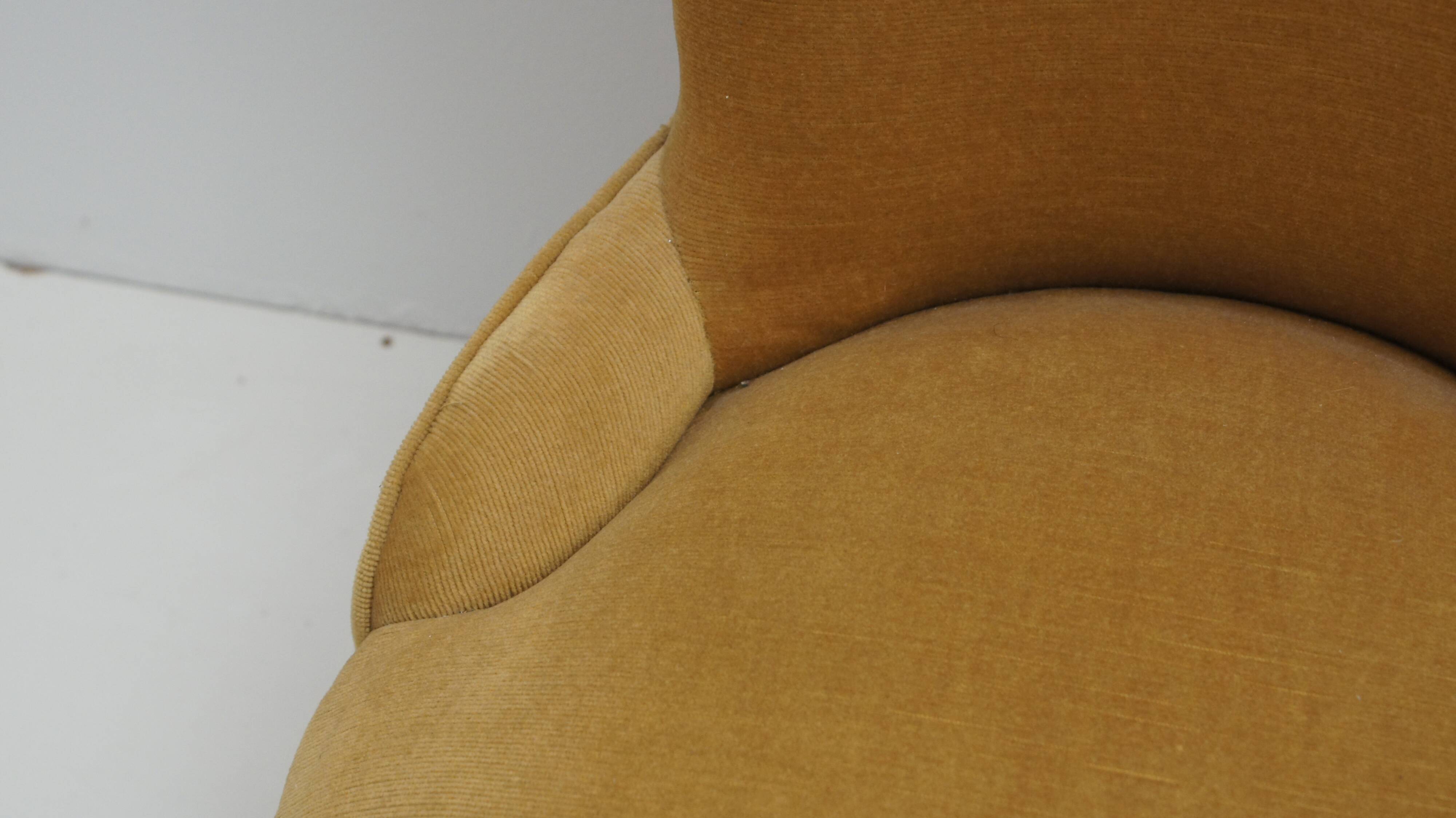 Vintage toad armchair