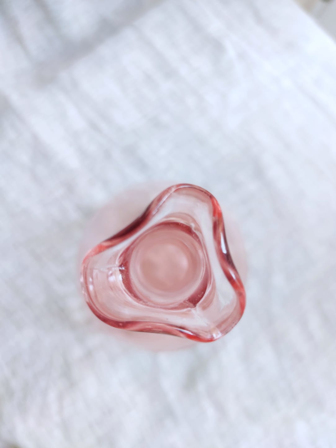 Vase soliflore rose en verre souflé