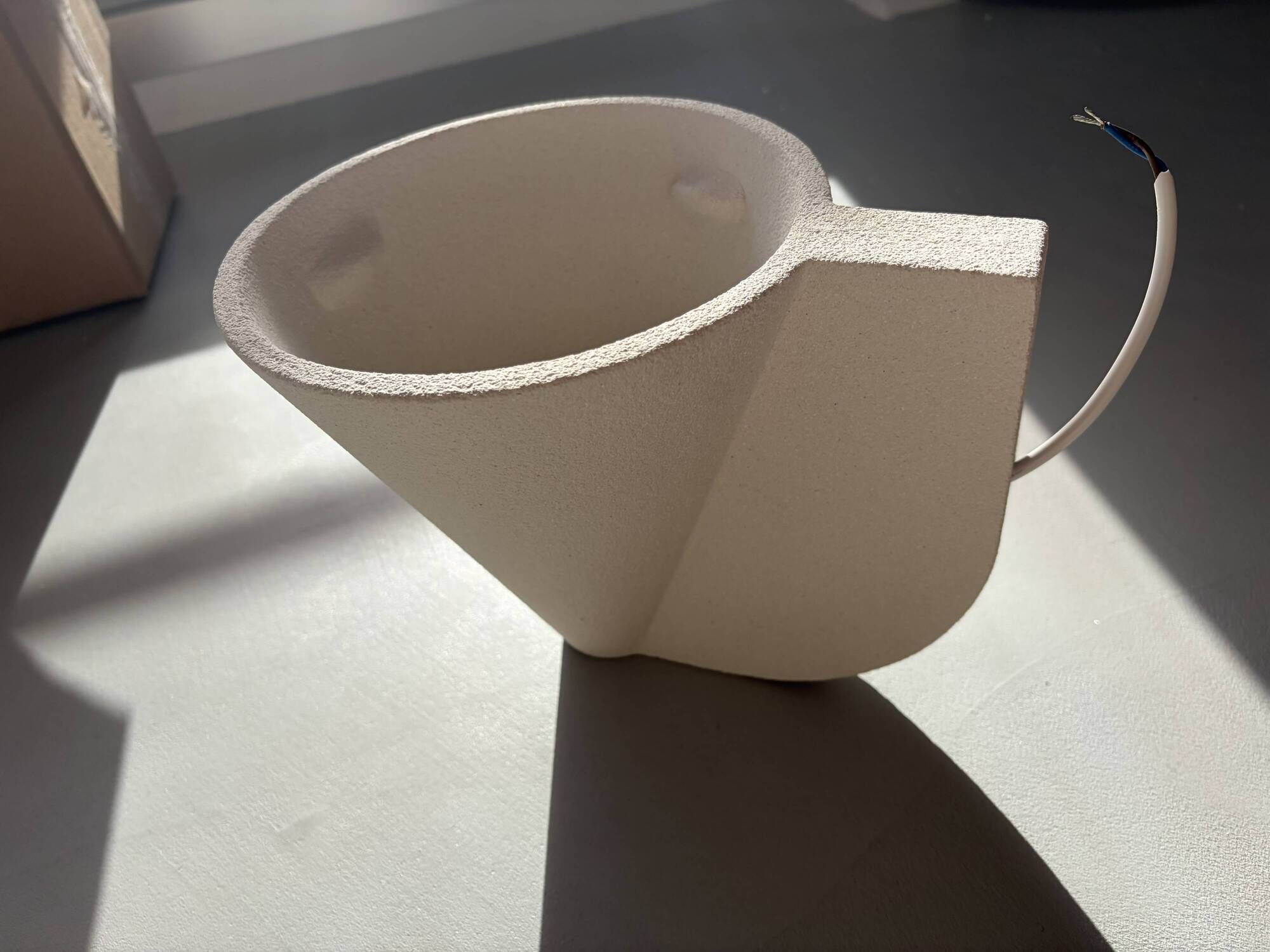 Off-white wall light in stoneware - The Oblist (new)
