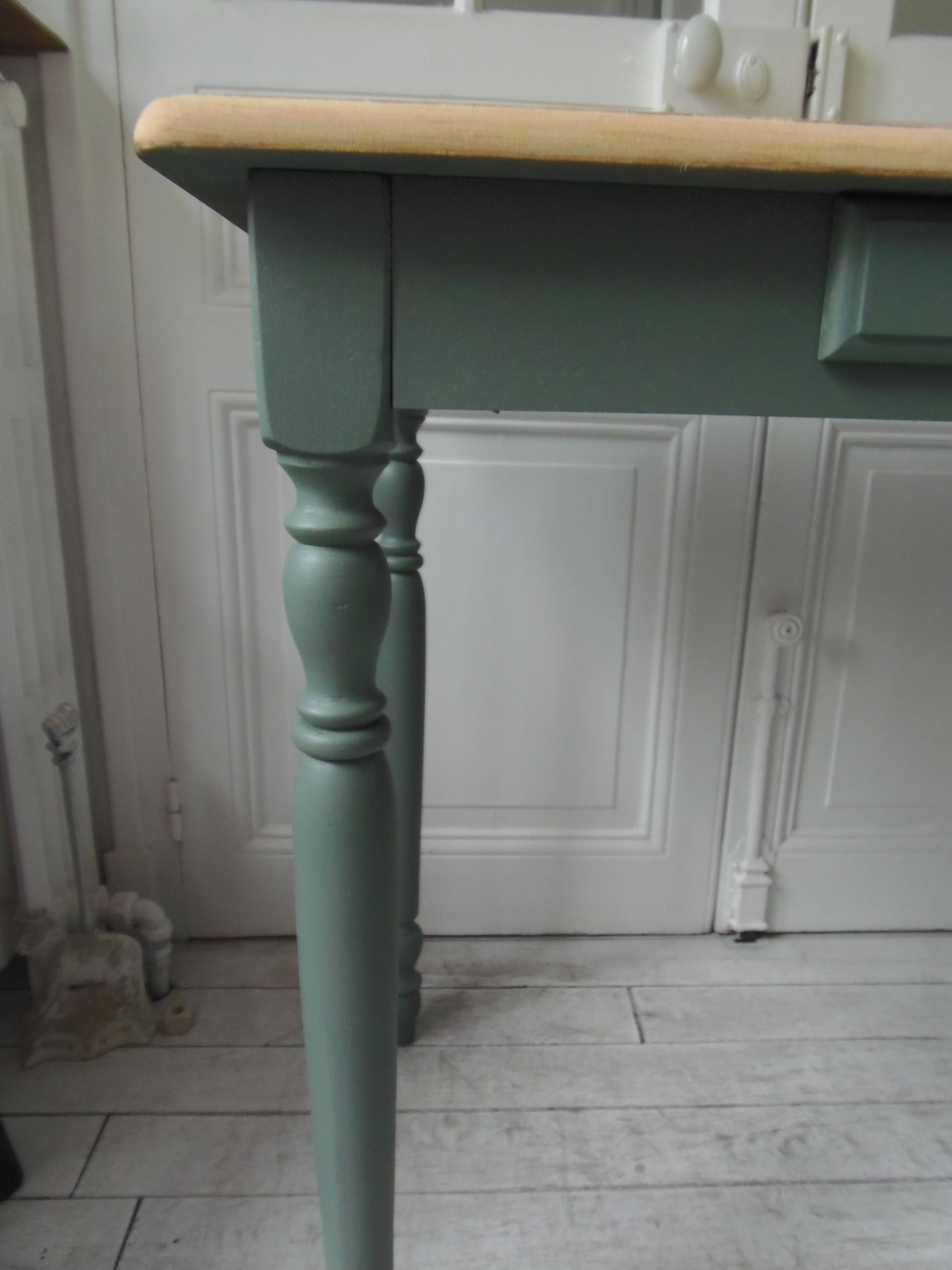 Table, bureau Piètement vert fumé, plateau bois.