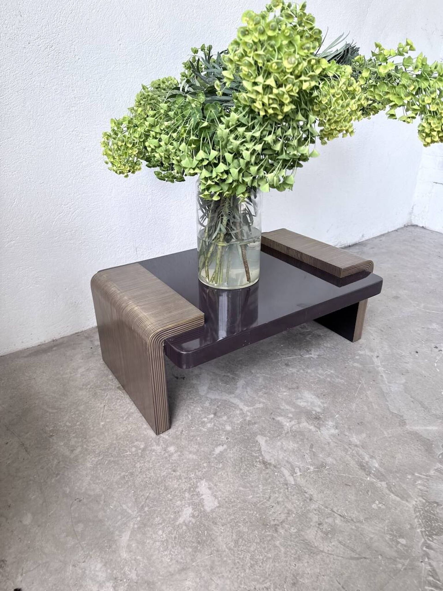 Art Deco coffee table in lacquer and brass