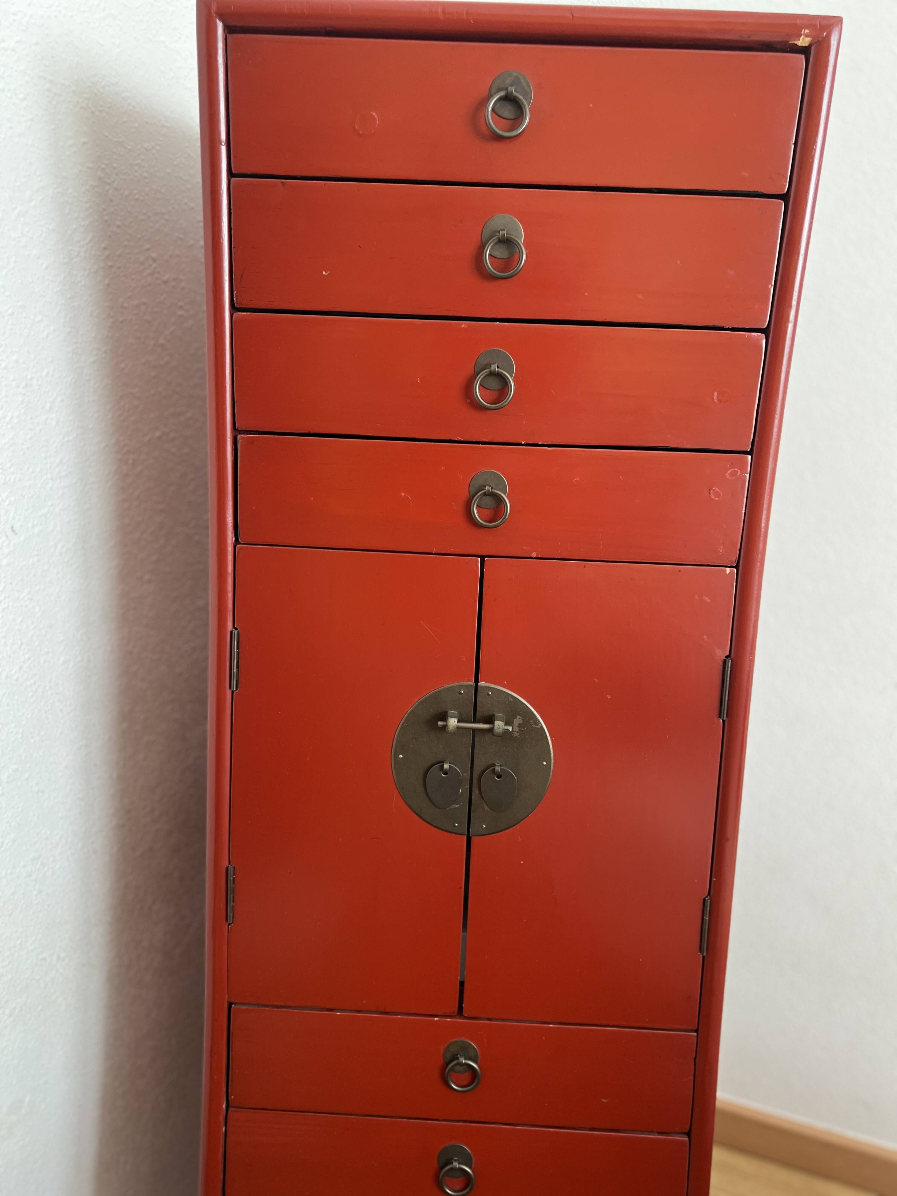 Red high cabinet Aldaba Madrid – 9 drawers and cupboard