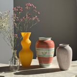 Large vintage pink vase with yellow and green stylized flower patterns H25