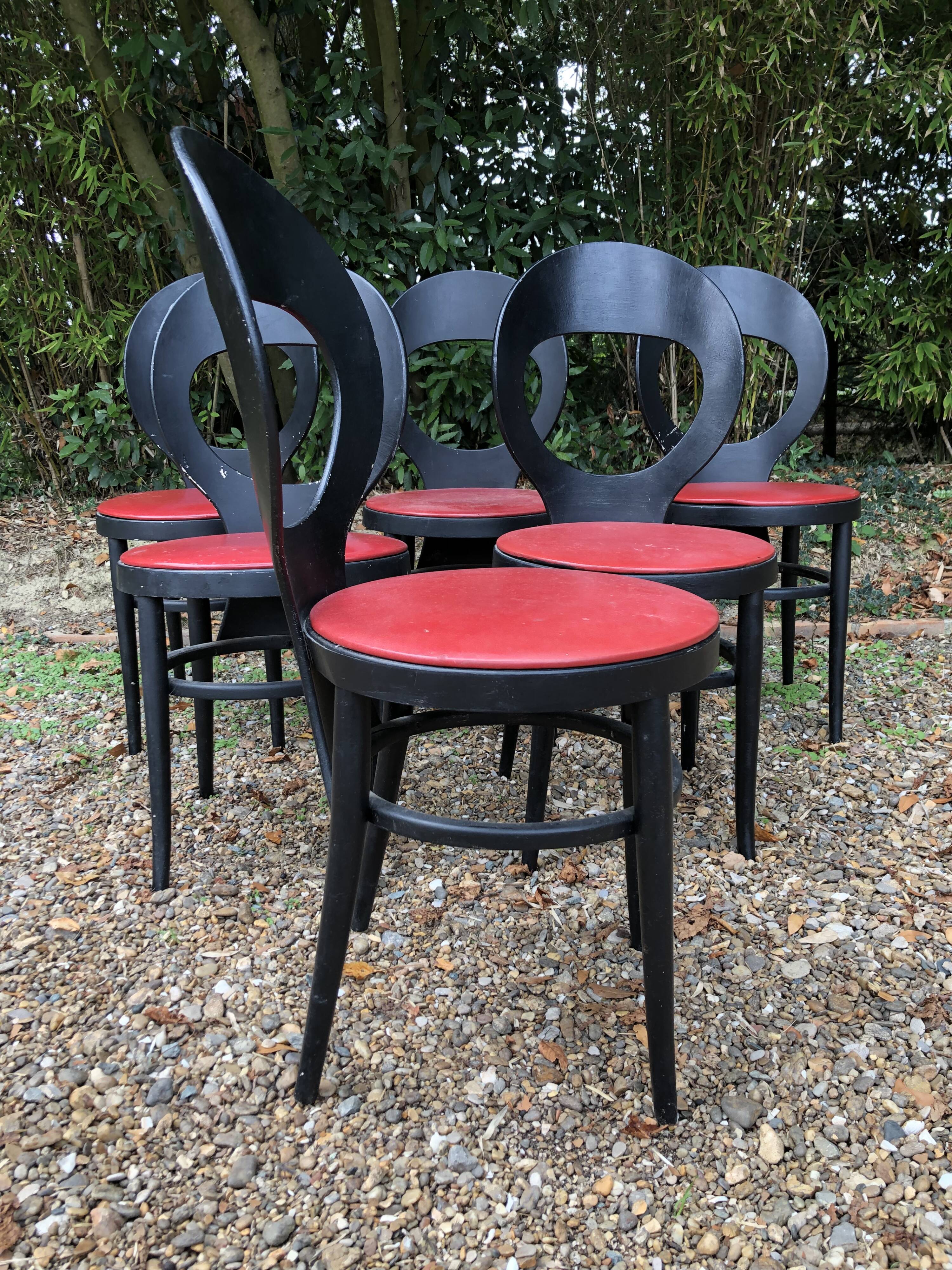 6 vintage Baumann seagull model chairs, black lacquered with red Skai seats.
