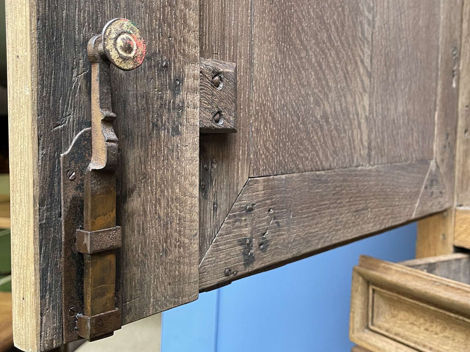 Sideboard 4 doors of the eighteenth in raw oak