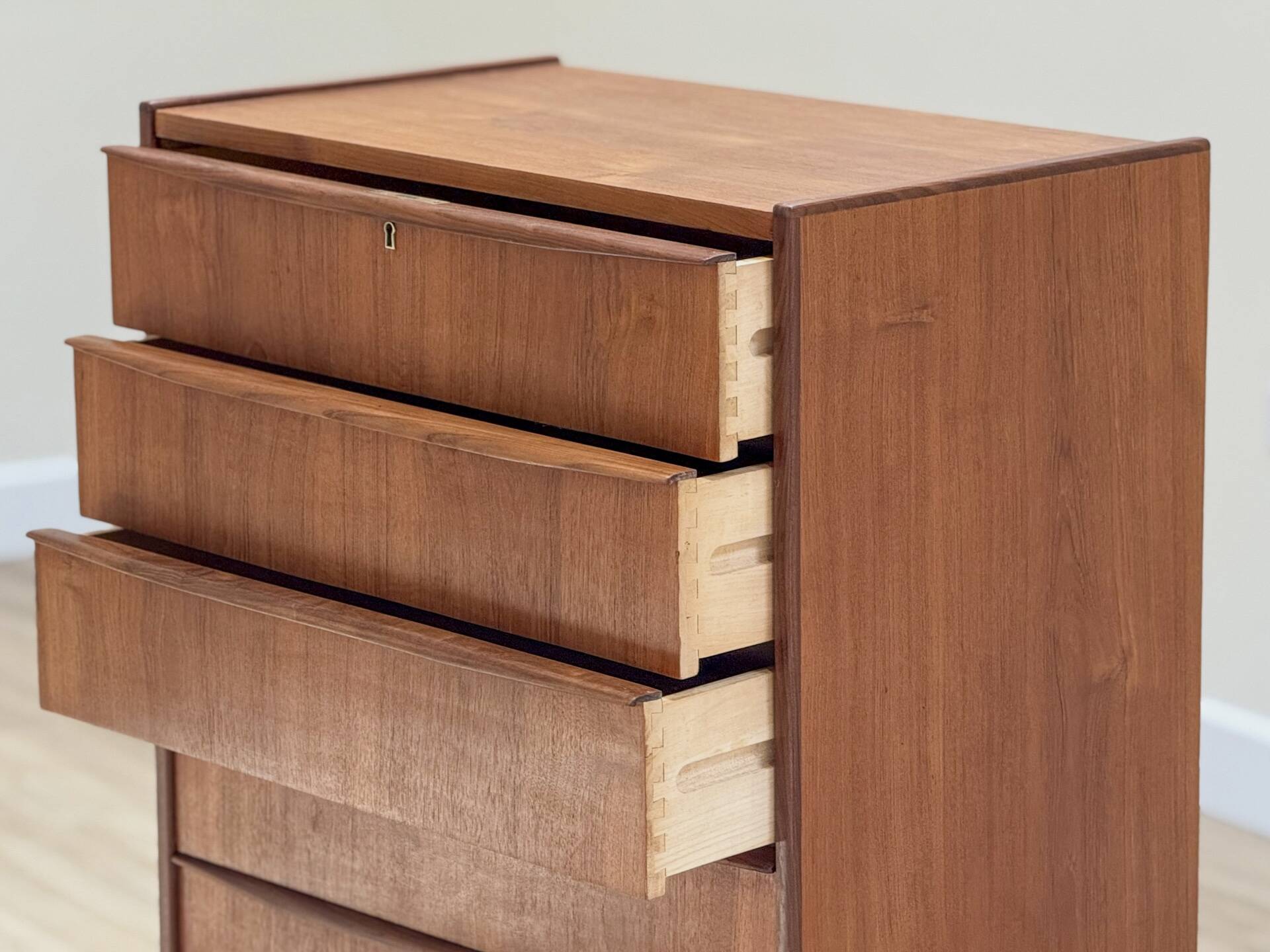 Commode (fabriquée au Danemark 1950)