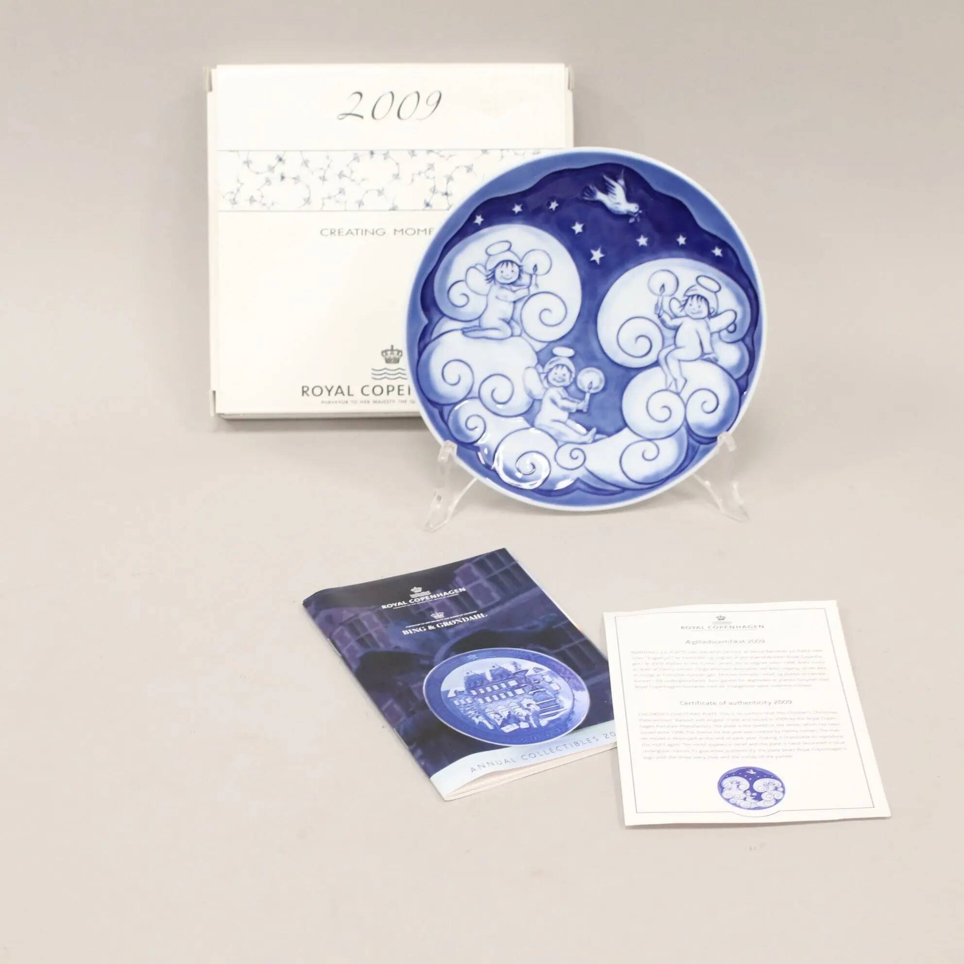 Assiette Royal Copenhagen Noël enfants bleue en porcelaine 2009