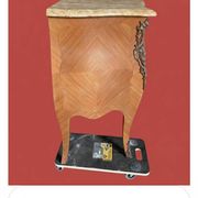 Curved commode
