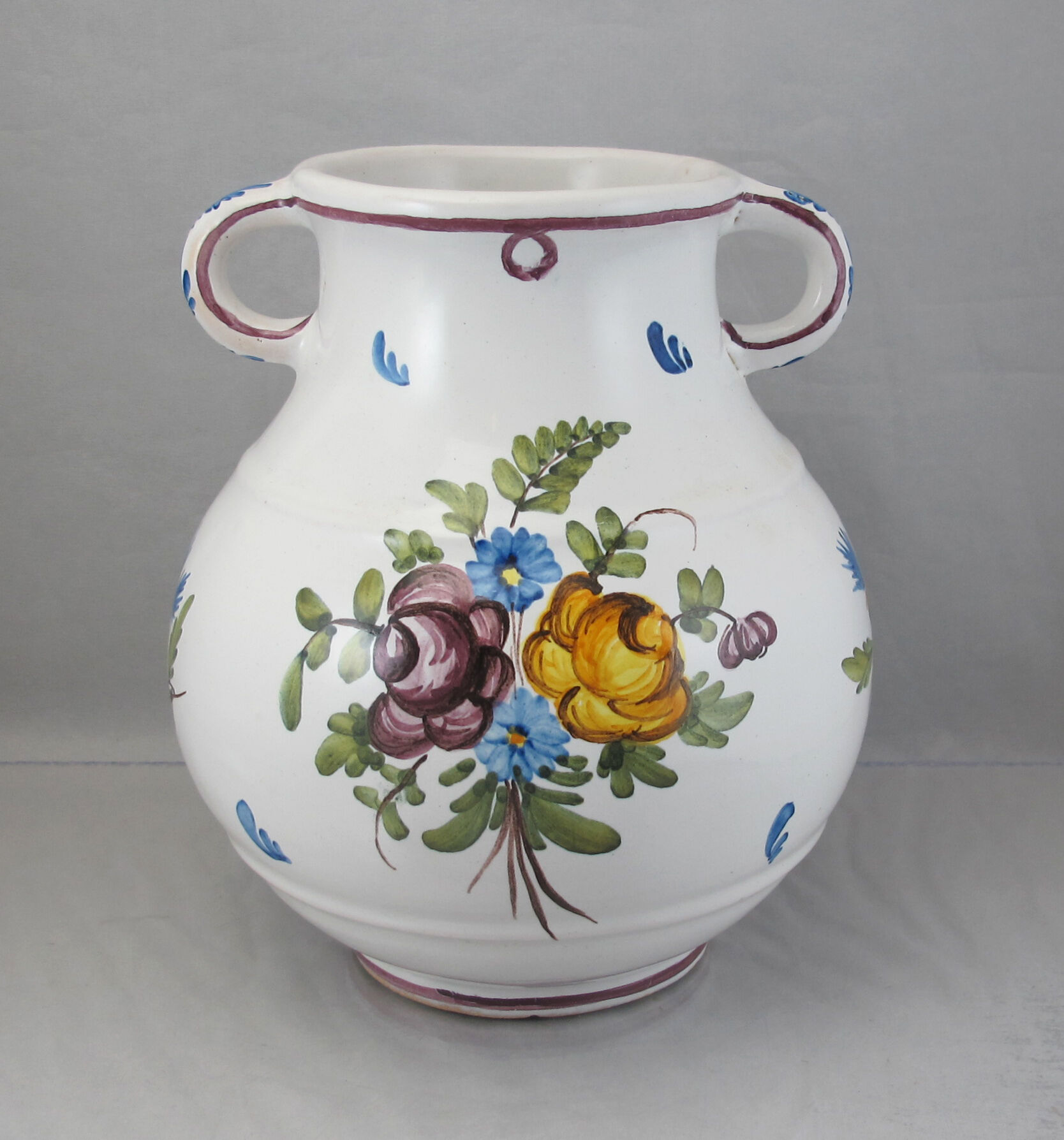 Vase moustiers