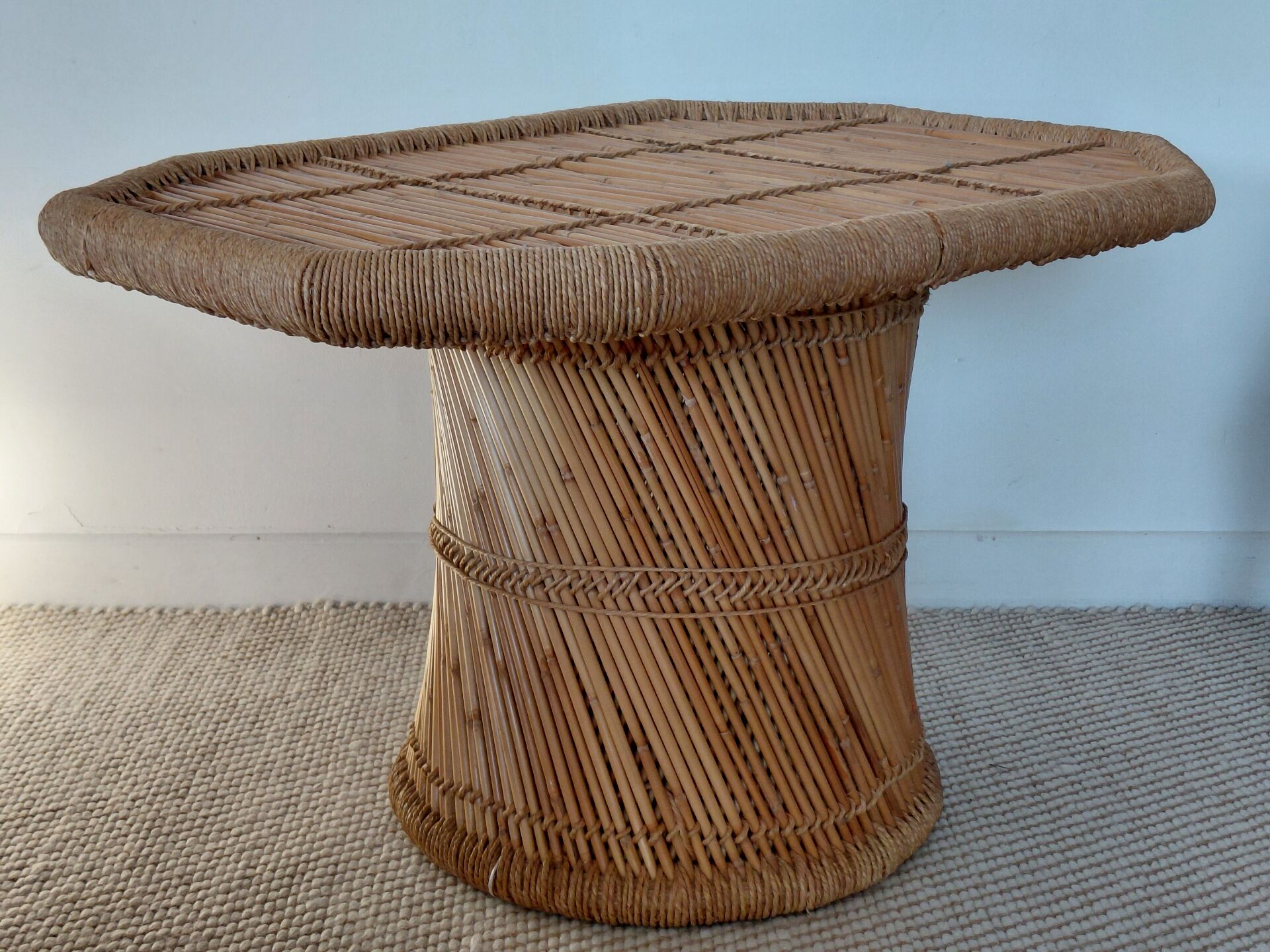 Table basse sculpturale en rotin tressé-vintage années 60/70