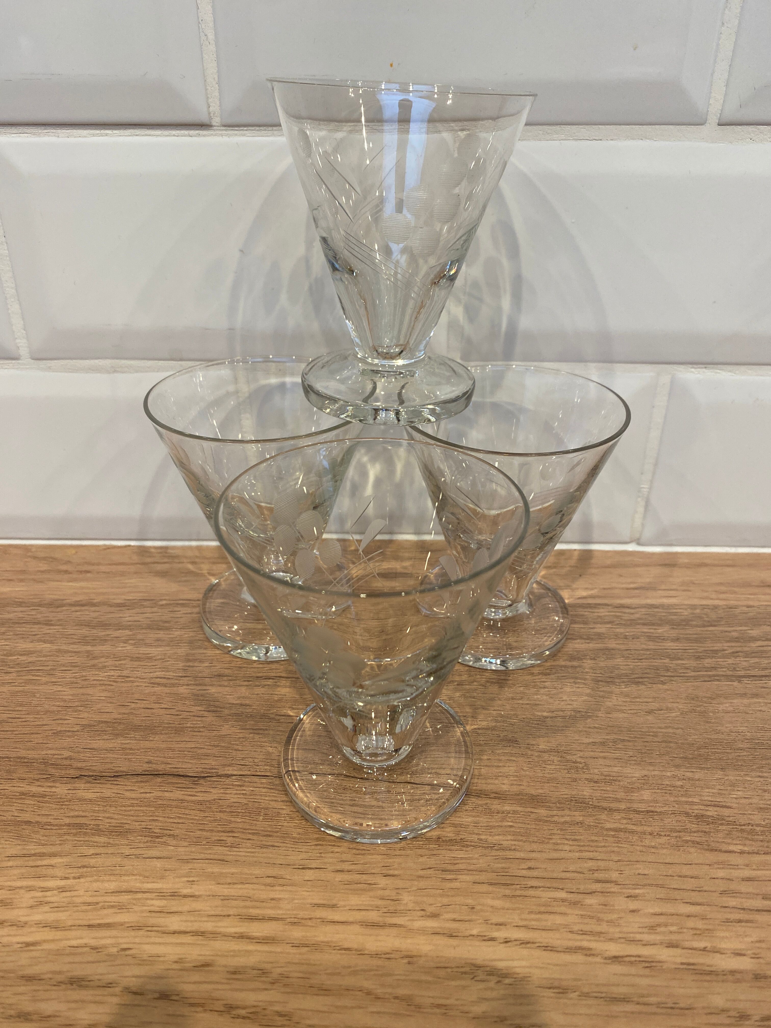 Set de 4 verres à vin blanc en verre gravé