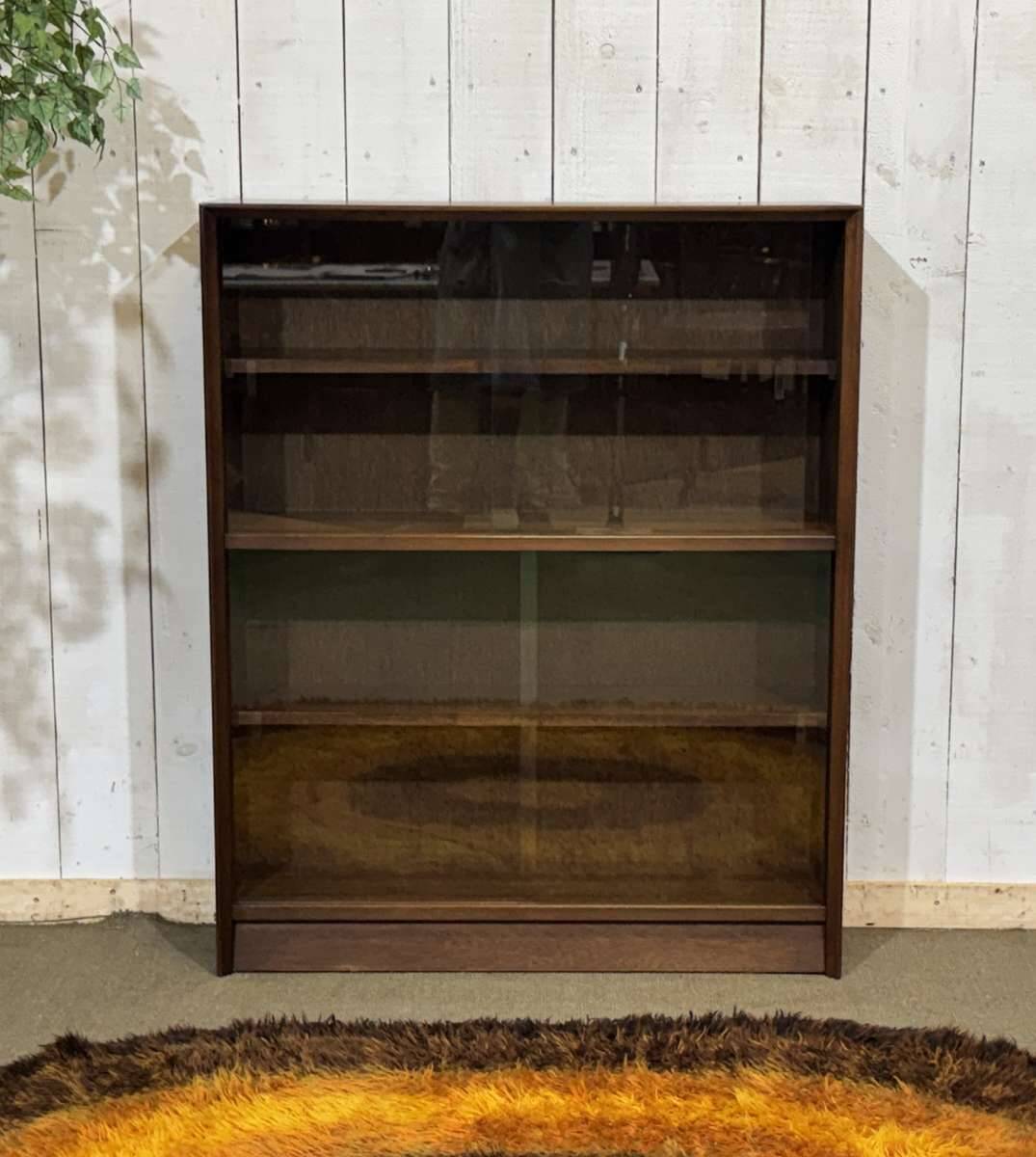 1970s English display cabinet in mahogany
