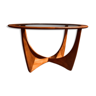 Table ronde conçue par Victor Wilkins pour Gplan