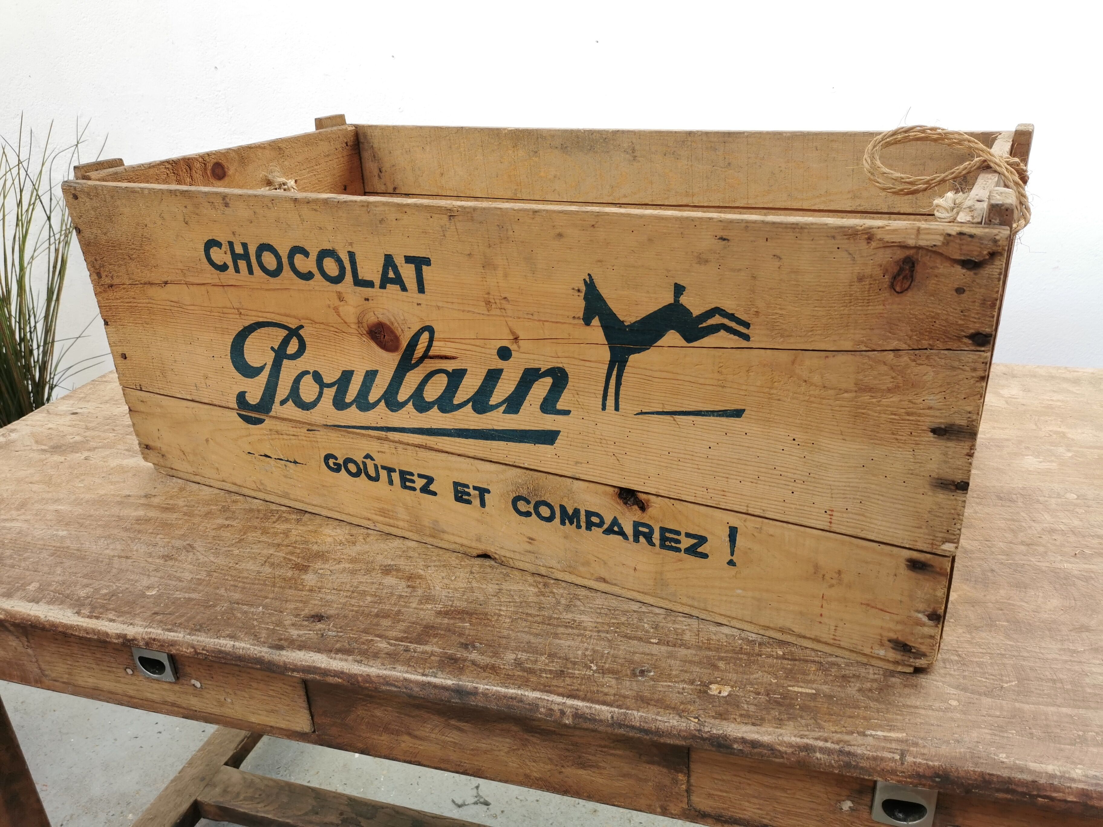 Wooden chocolate poulain case 1950
