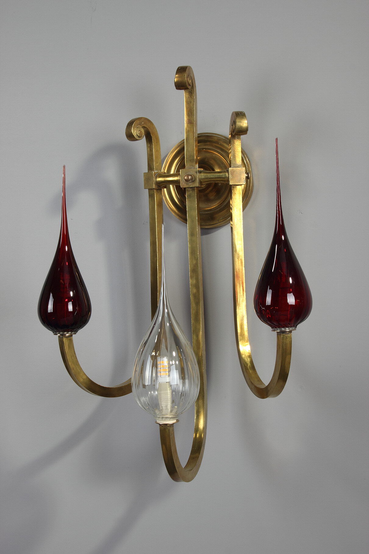 Golden brass wall lamp from the Art Deco period