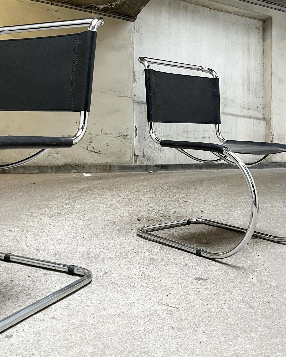 Pair of chair MR10 Mies van der rohe