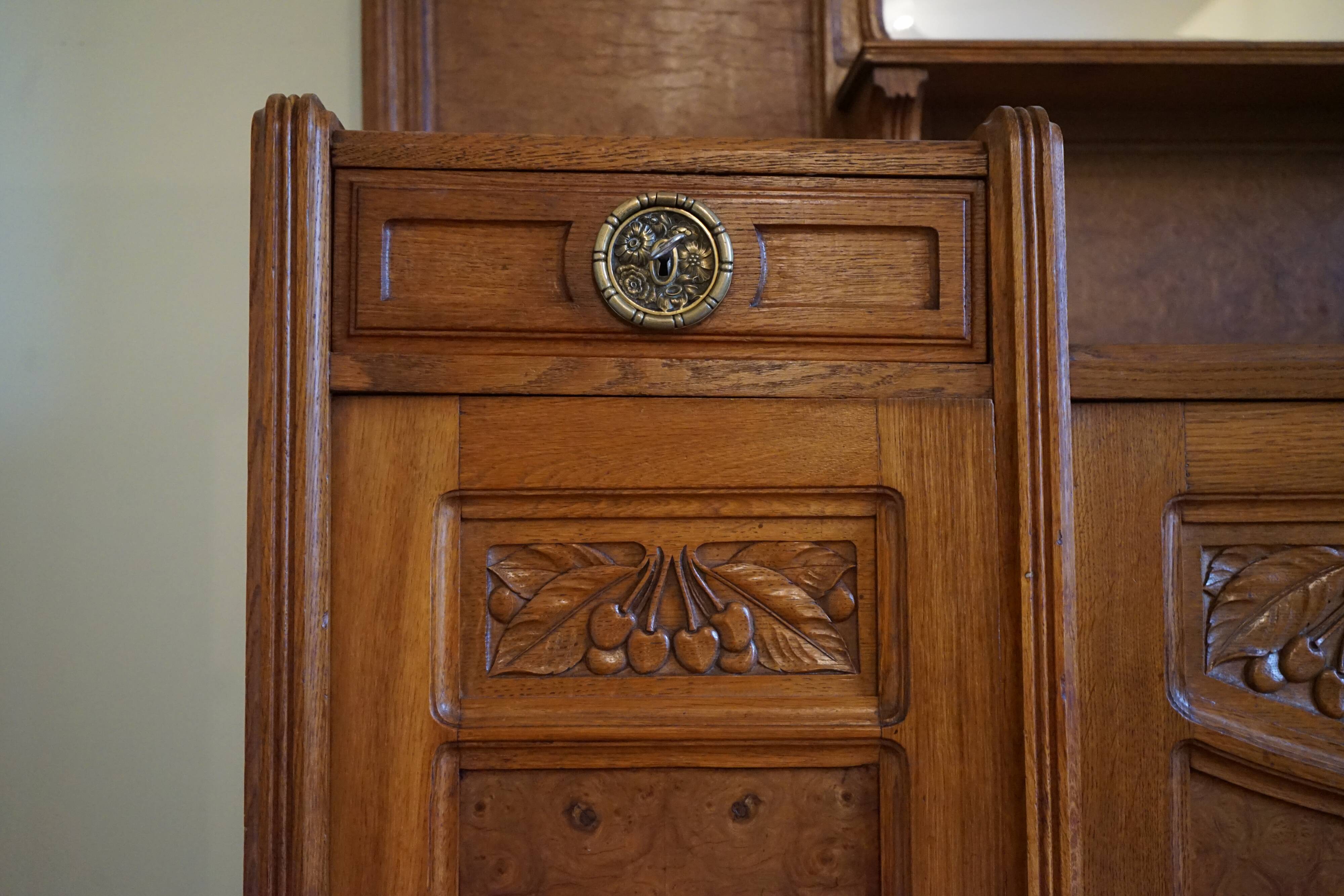 Art nouveau dining room