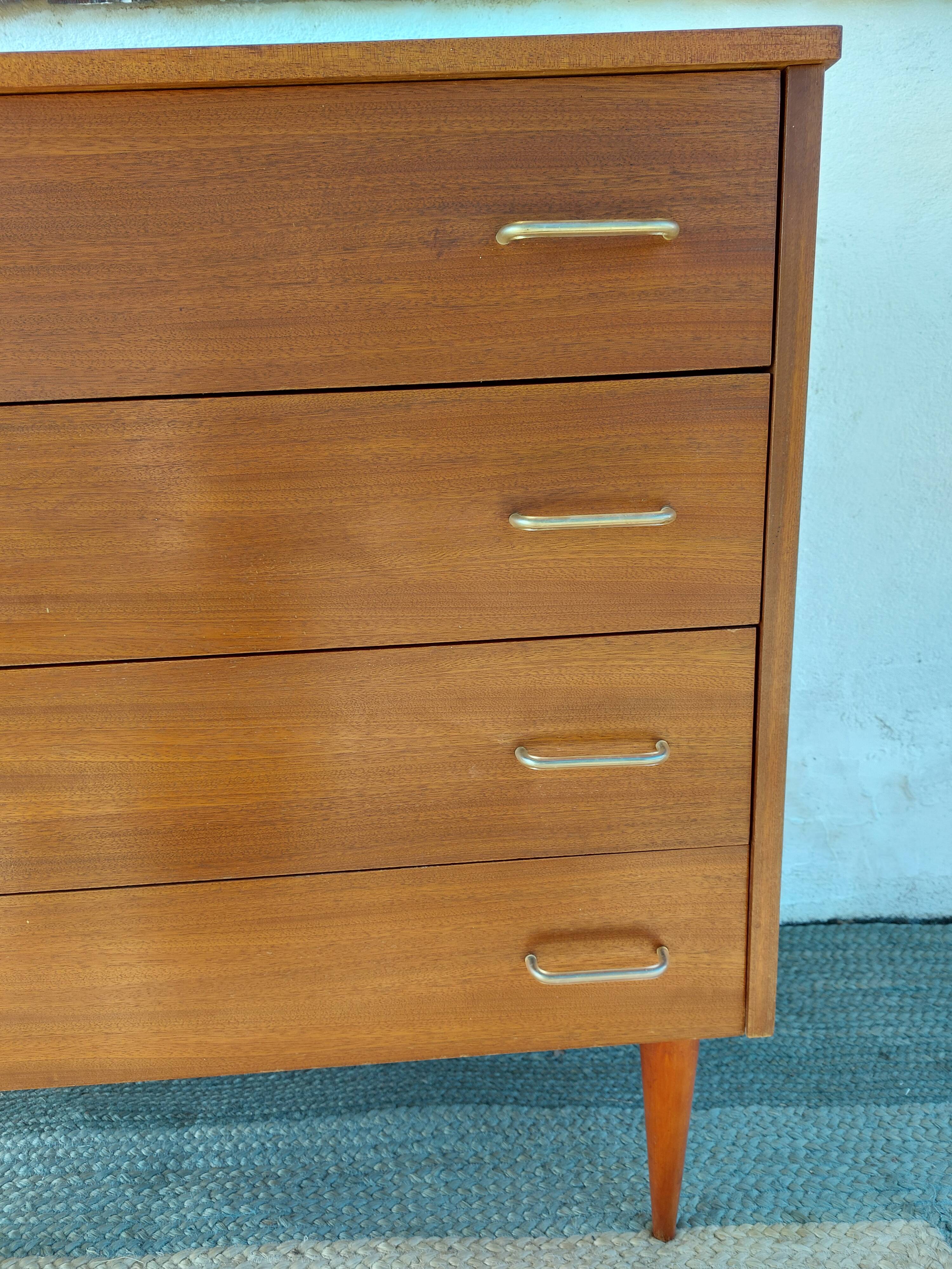 commode vintage, pieds fuseaux