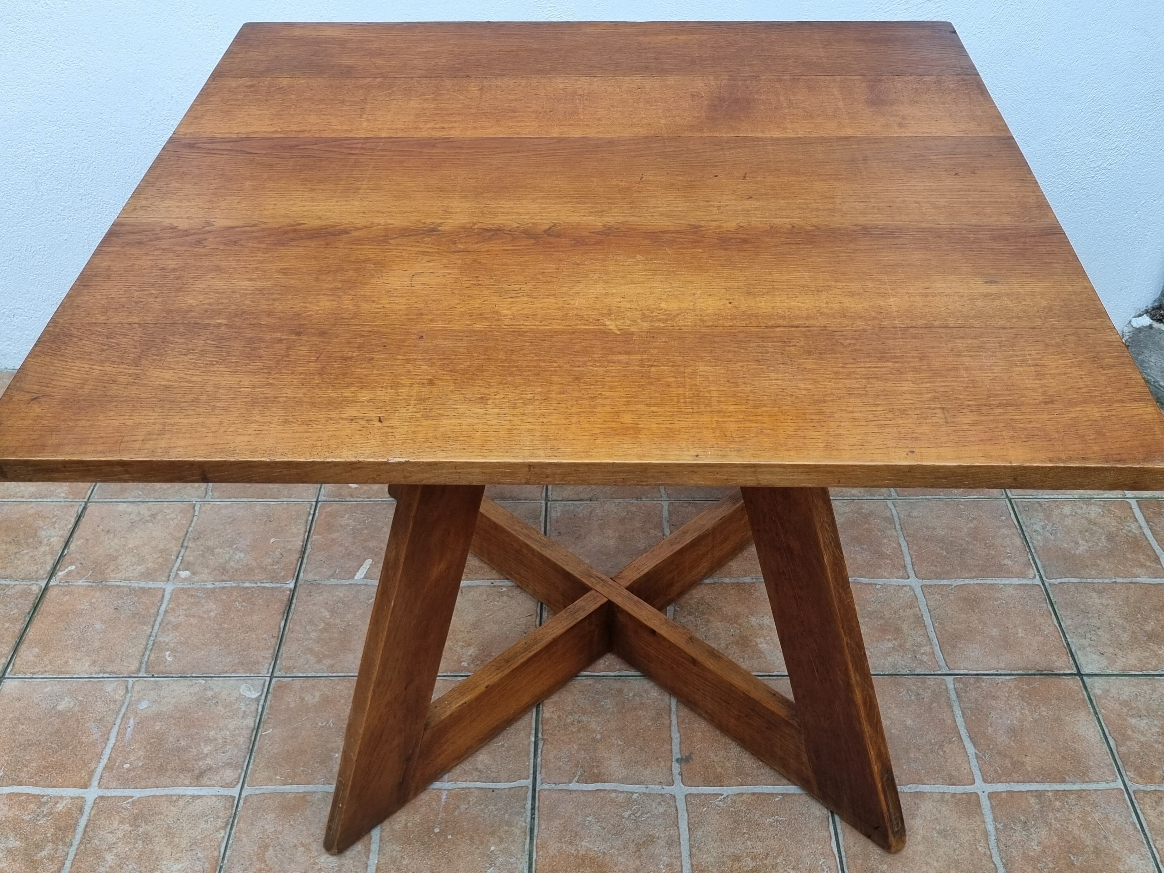 Square table in art deco style in oak, removable