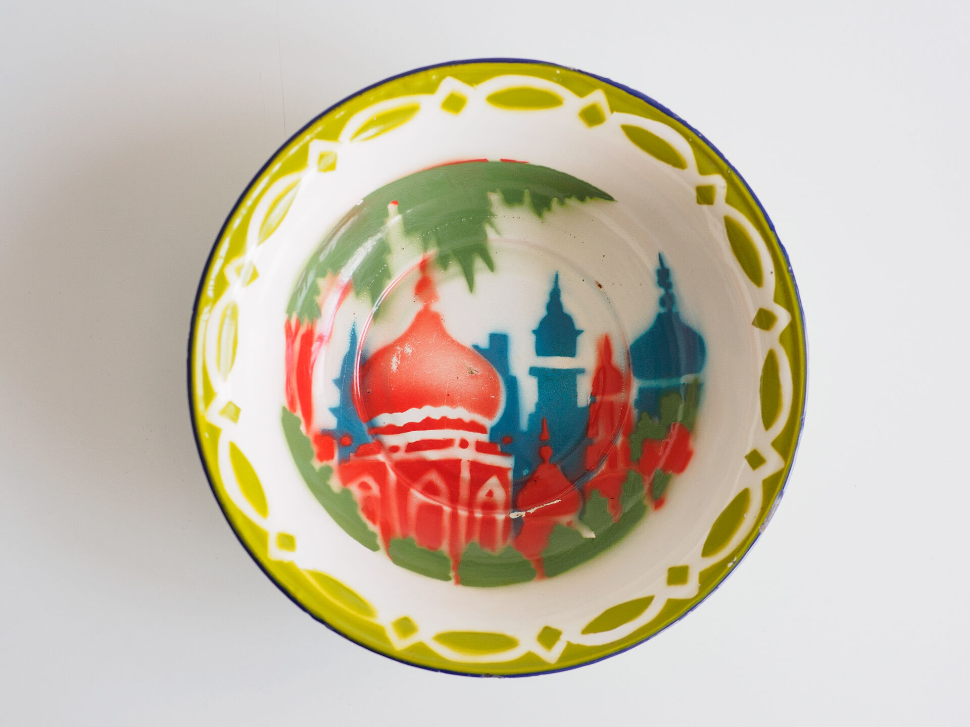 Enamelled metal salad