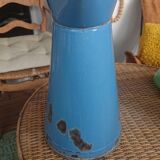 Broc à eau en tôle émaillée bleue