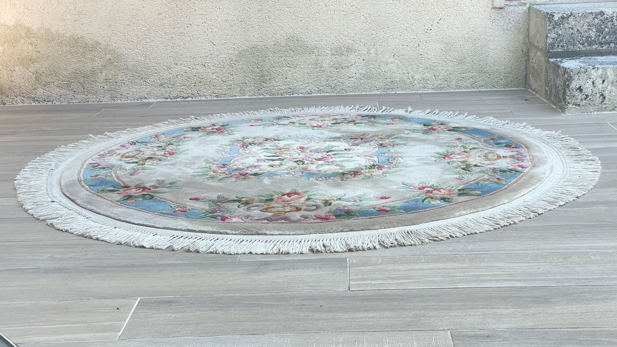 Vintage Chinese carpet round diam 180cm