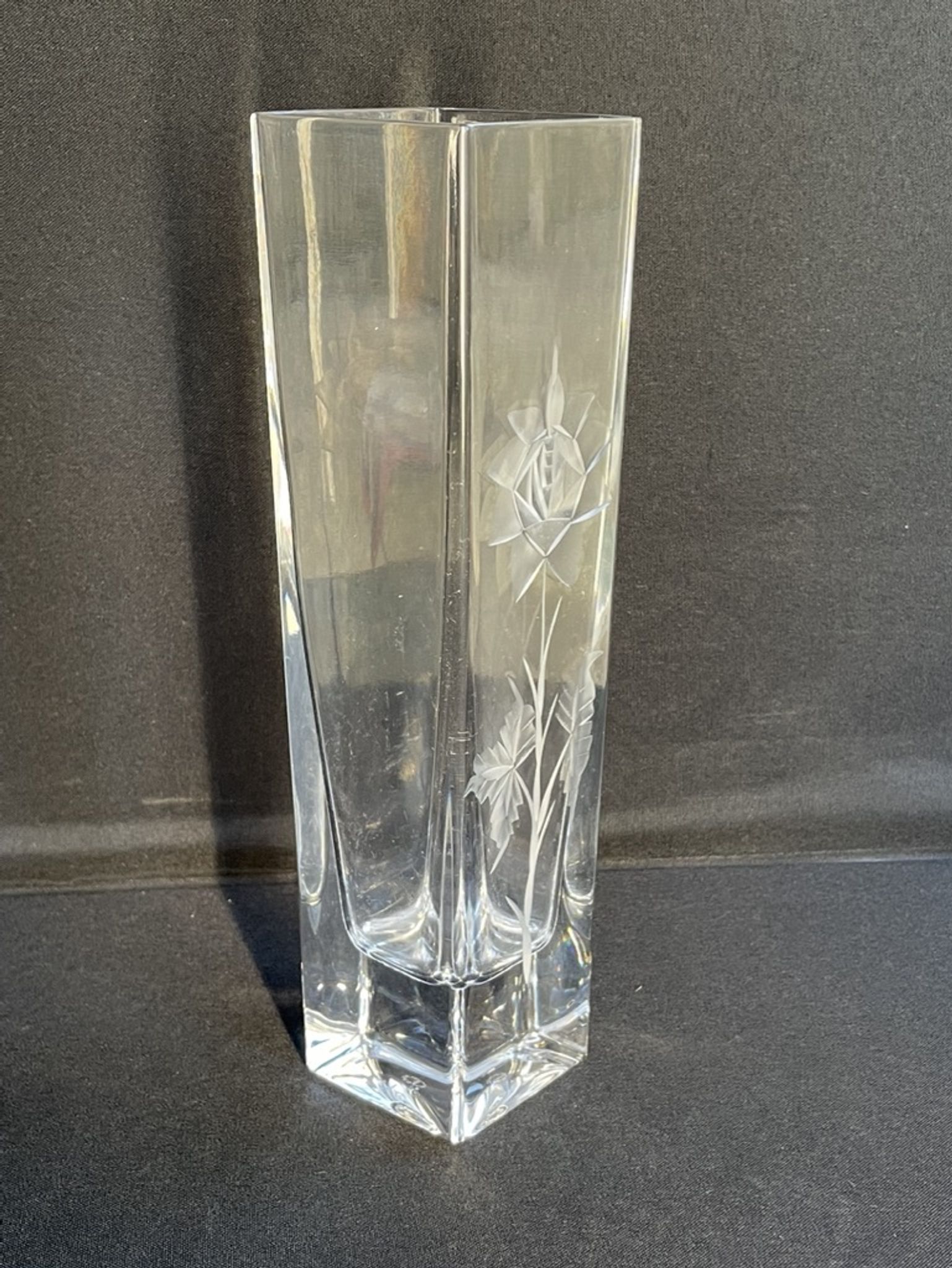 Cristallerie de Vannes le Châtel - Vannes Cristal France - Square vase - Cut crystal