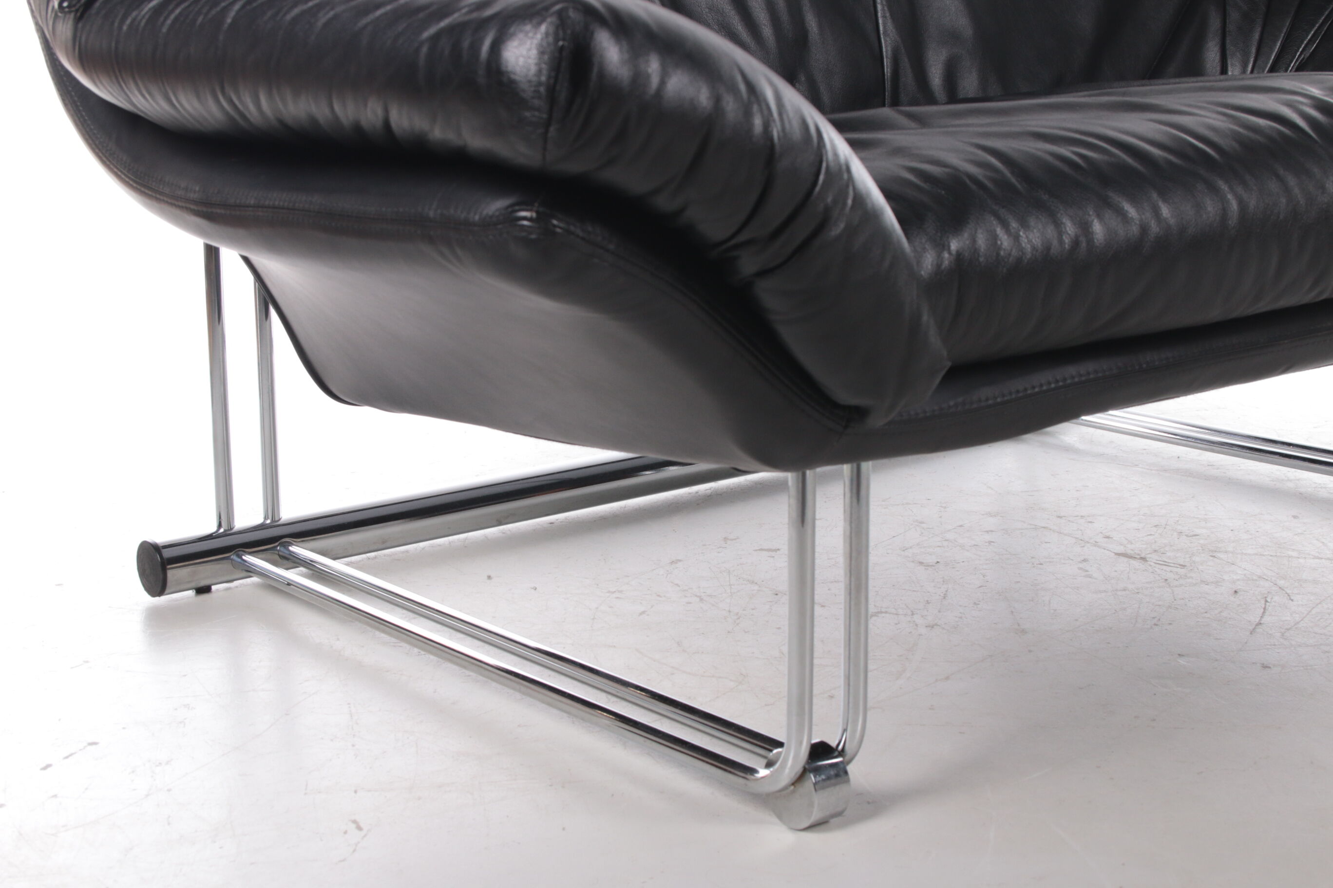 Italian Black leather Postmodern 2 seater sofa, 1970s
