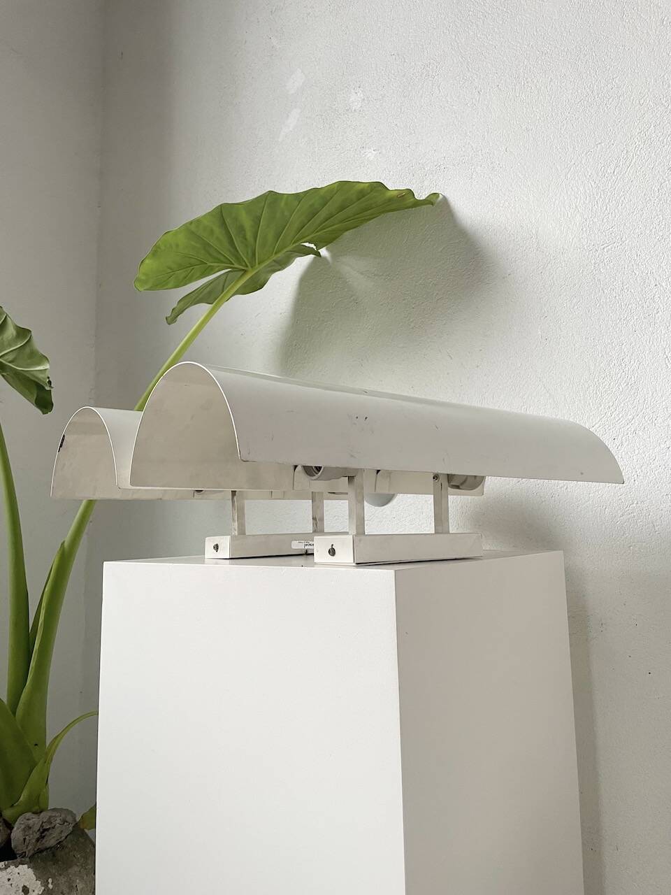 Pair of Parscot wall lights in white lacquered metal from the 80s