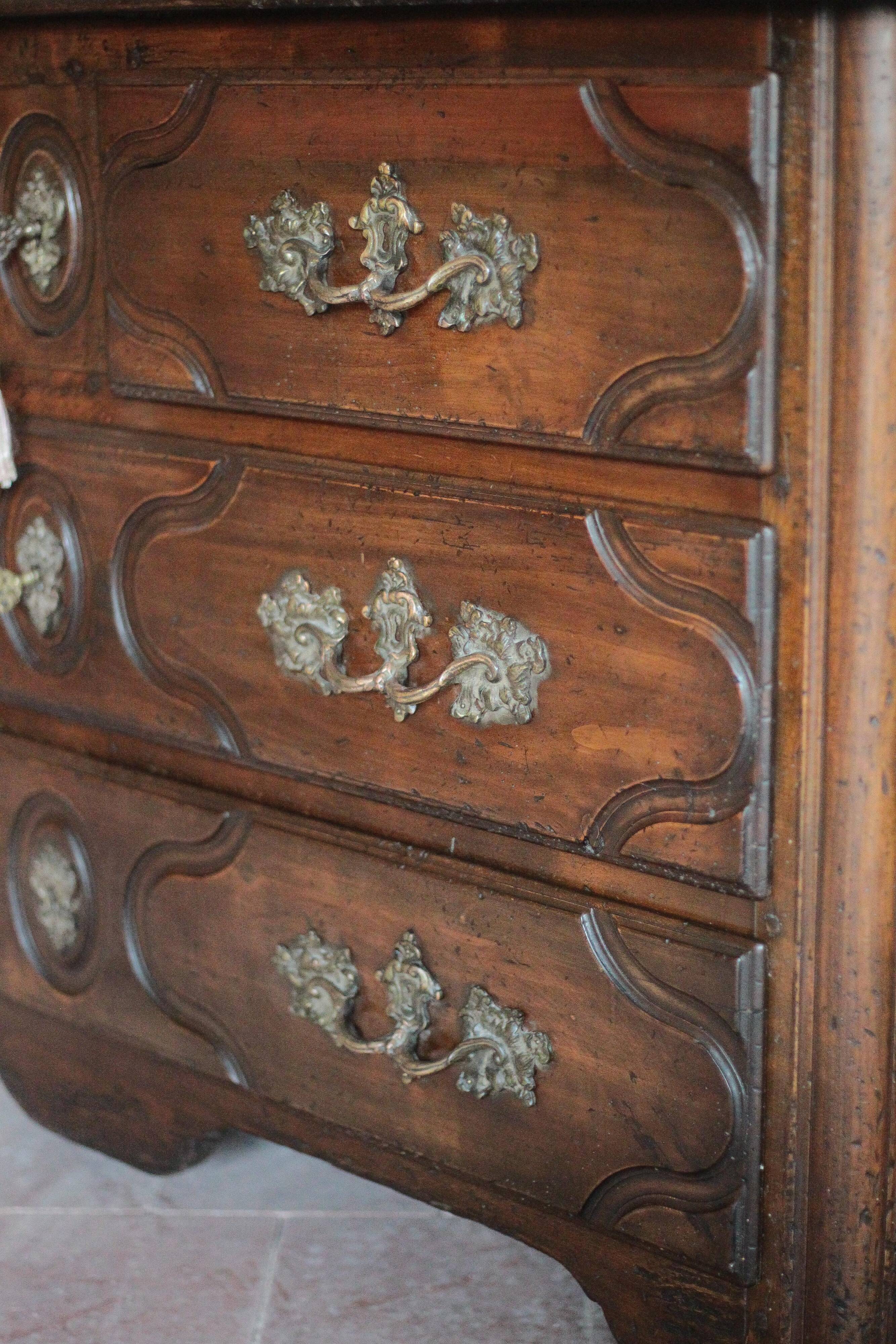 Wooden chest of drawers with 4 drawers in Louis XV style