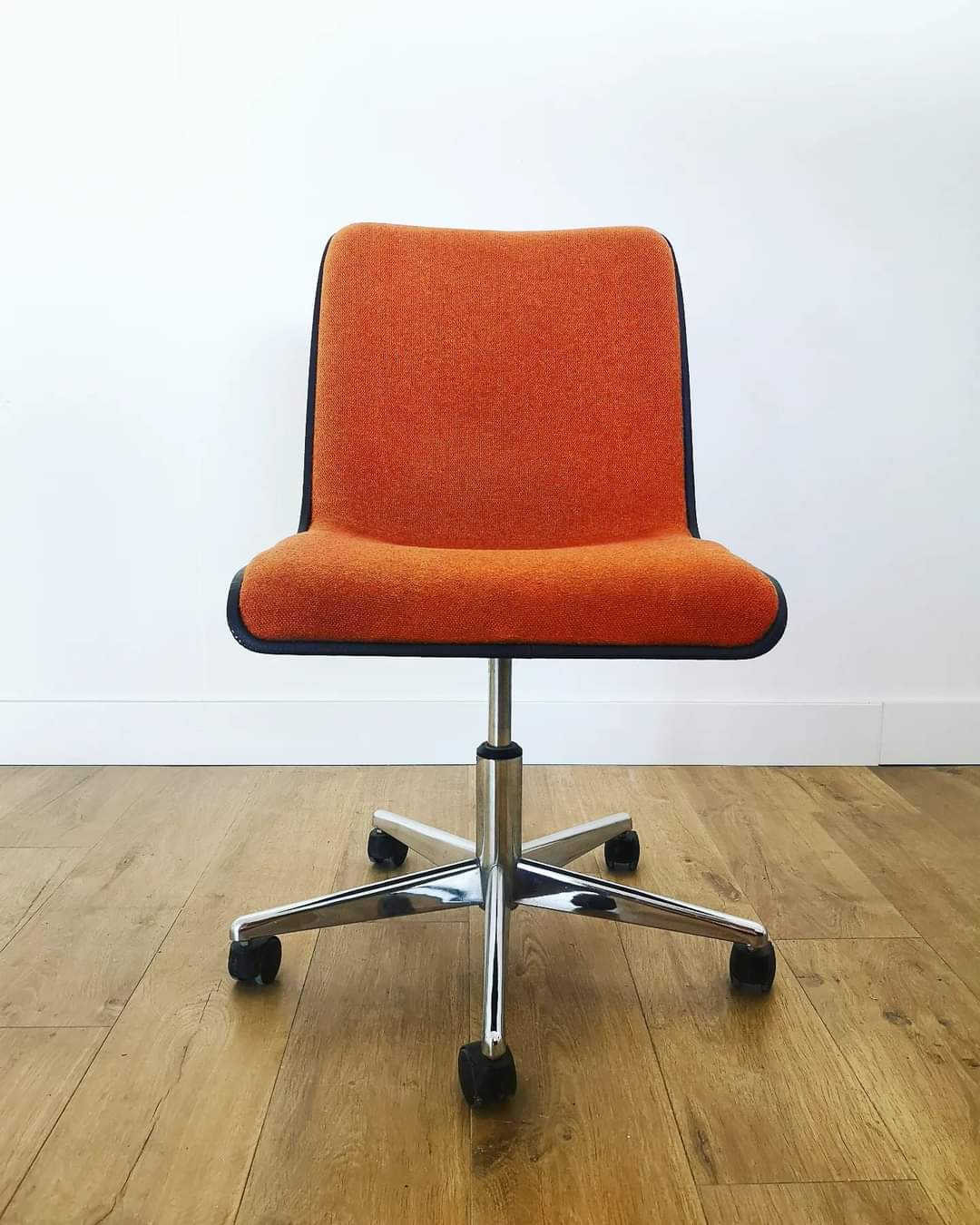 Office armchair Eurosit orange fabric