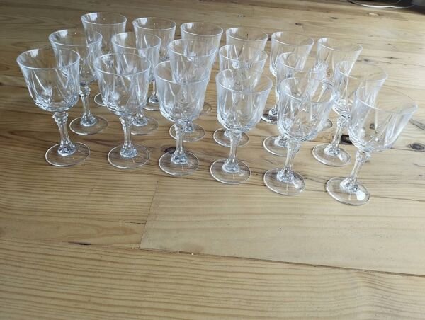 Service de 18 verres en cristal ''Auteuil'' – Cristal d'Arques – France