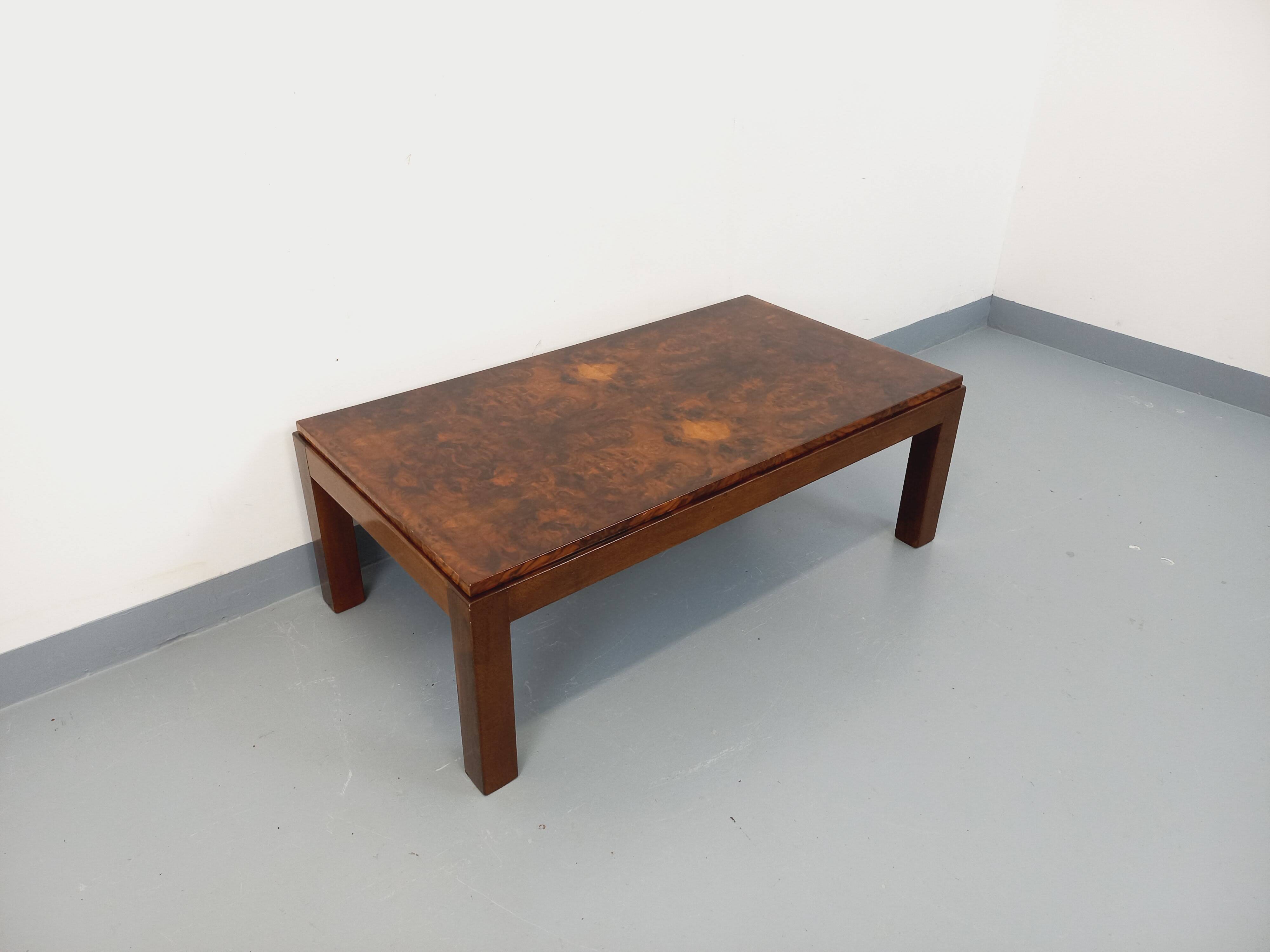 Table basse rectangulaire vintage en orme et loupe d’orme des années 70