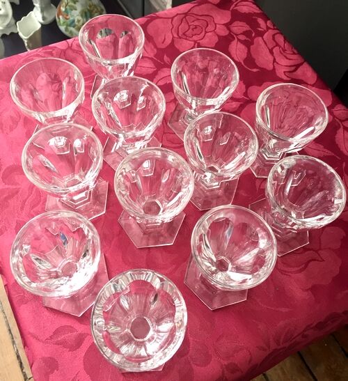 Suite de 12 verres à porto baccarat modèle Harcourt