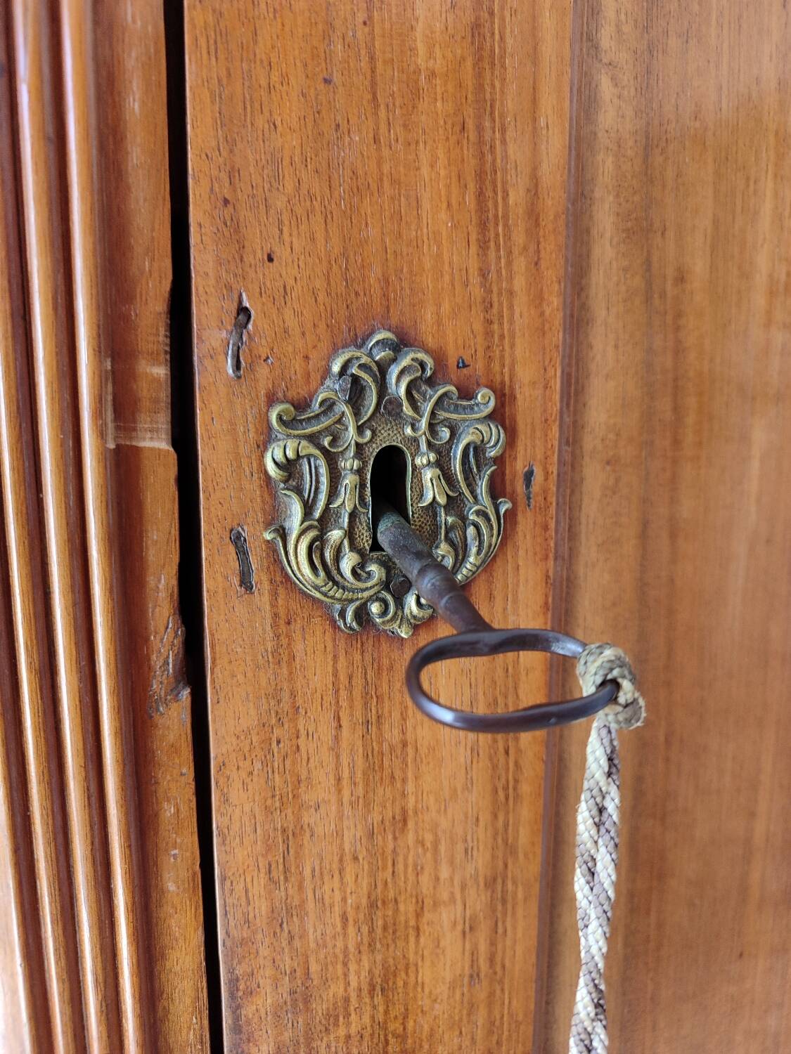 Armoire ancienne en bois
