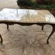 Table basse en bronze doré et marbre