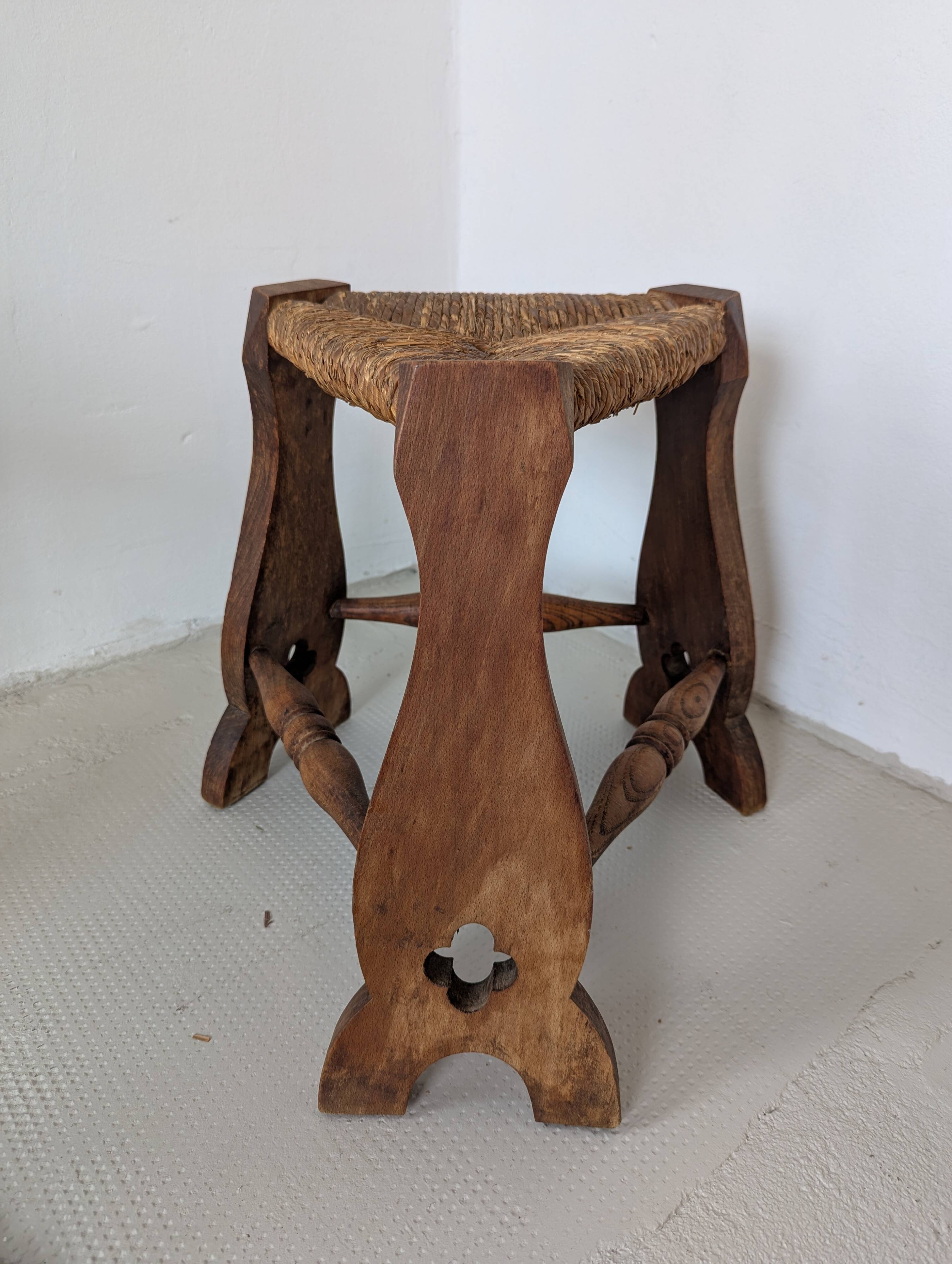 Low tripod farm stool in wood and straw