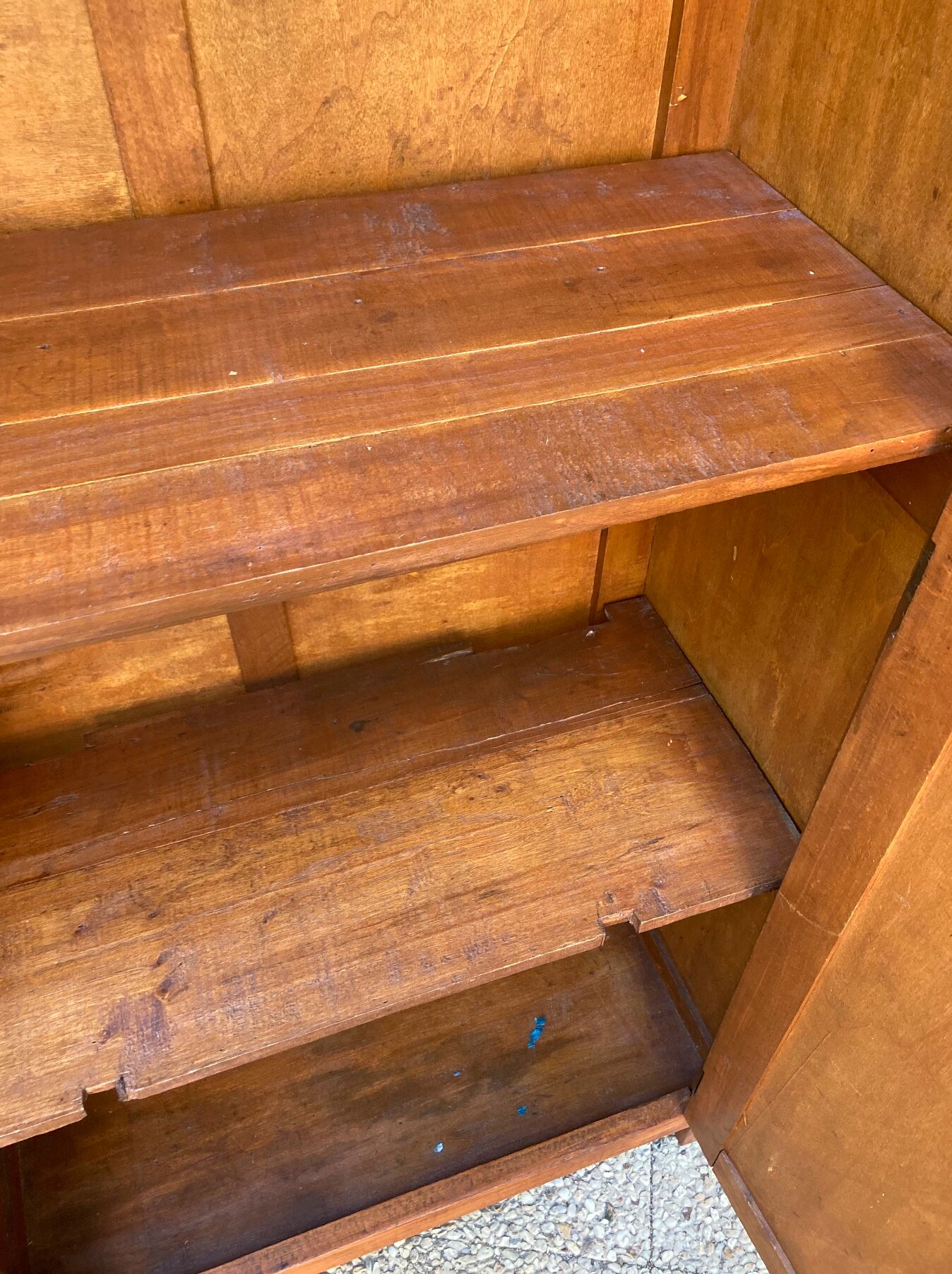 Old Parisian bonnetière